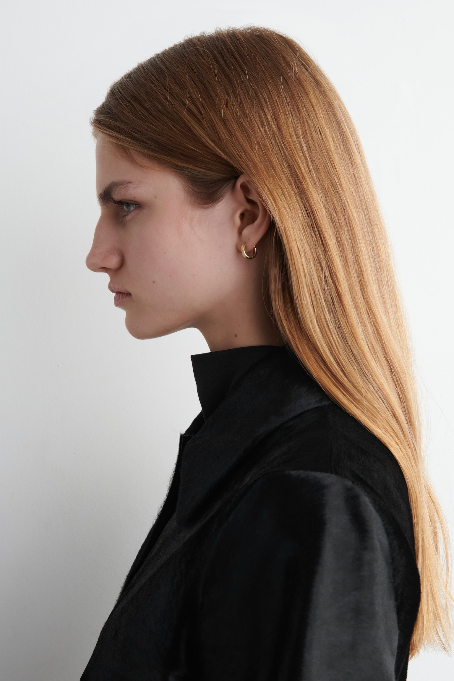 ORECCHINI MINI A CERCHIO DALLE LINEE SCOLPITE - ORO/ARGENTO - 3