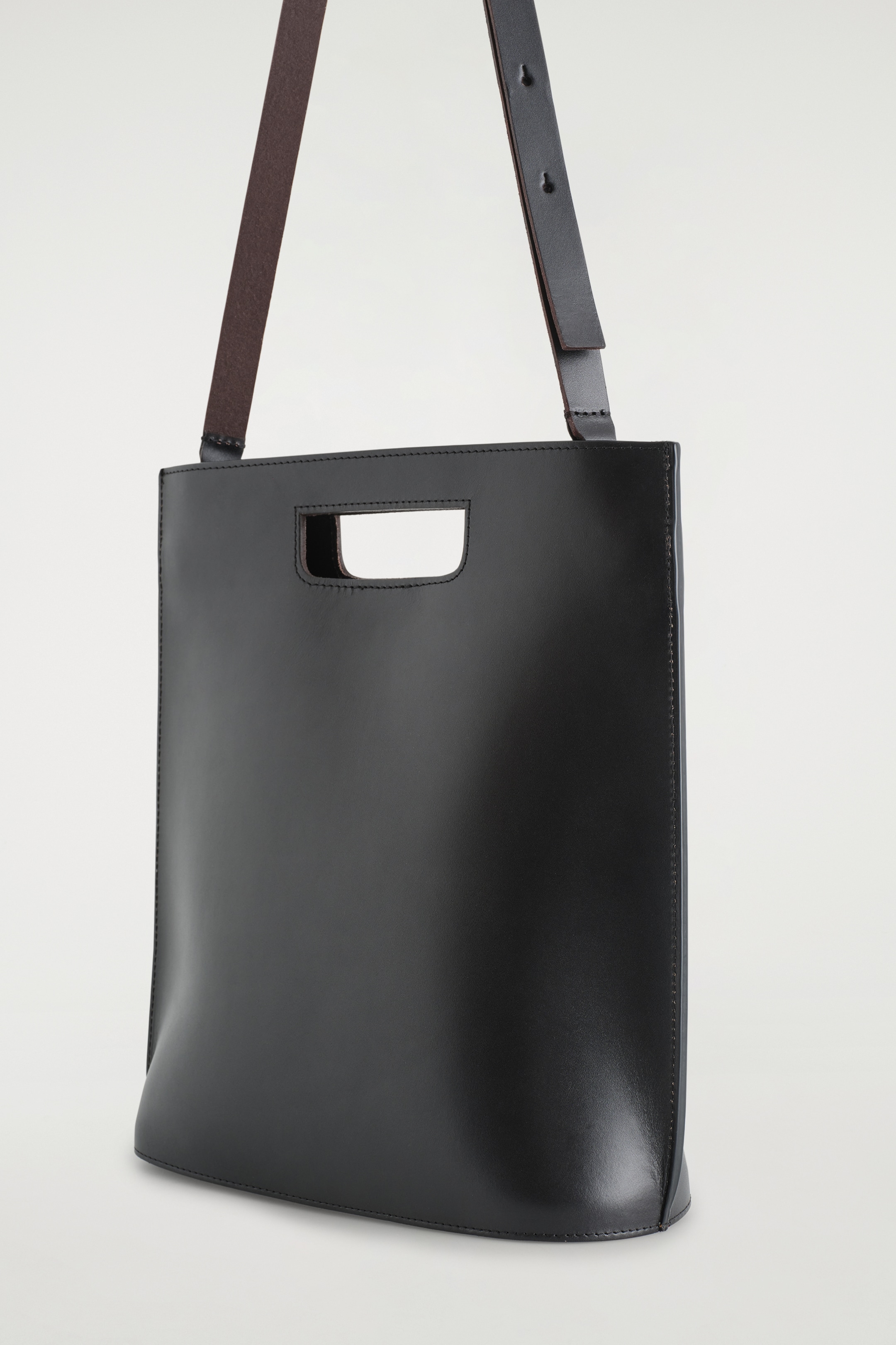 Grösseres Bild ansehen: FOLIO TASCHE - LEDER - SCHWARZ - DAMEN | H&M CH 4