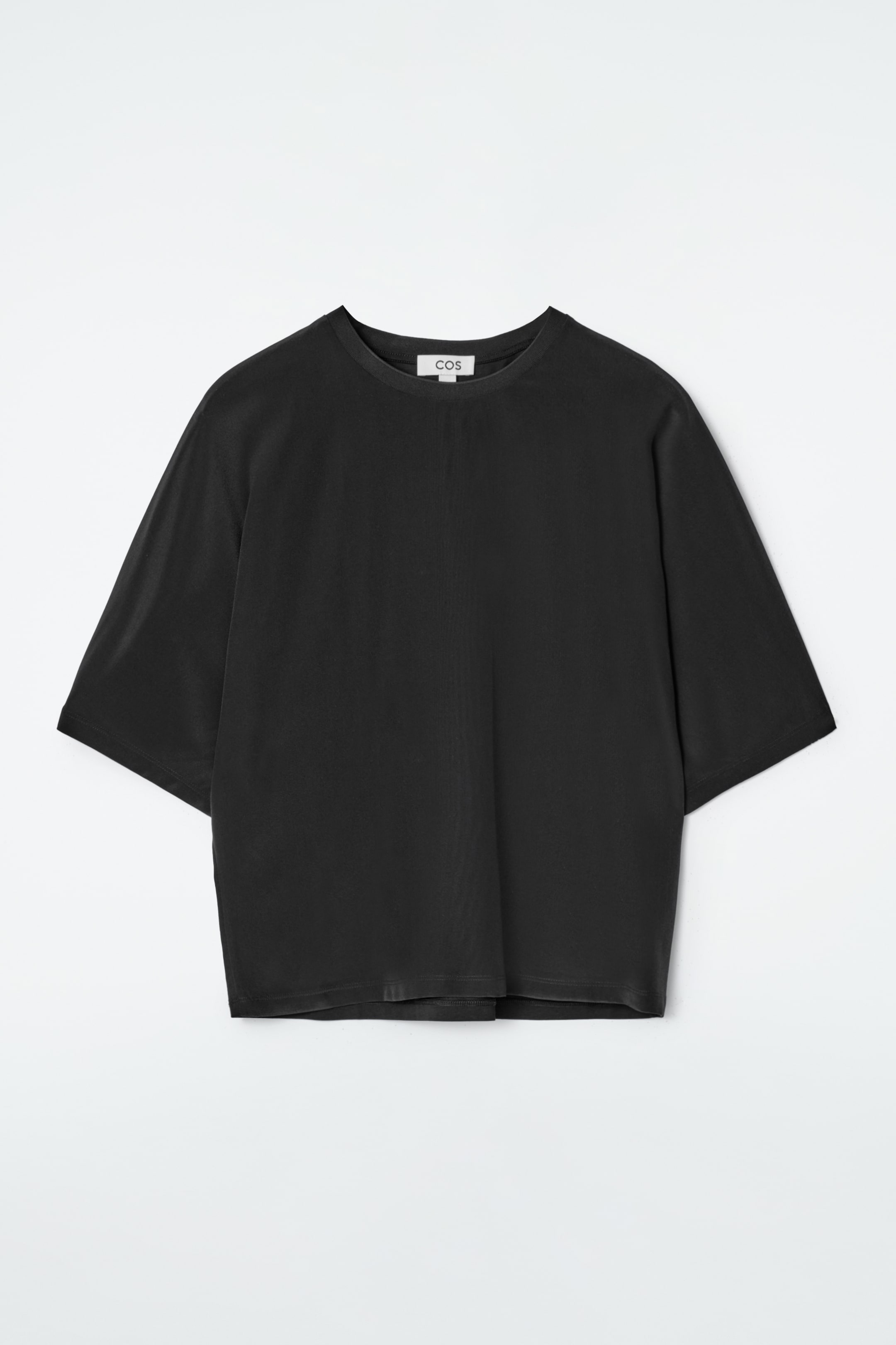 Visa större bild: T-SHIRT I SIDEN MED FLADDERMUSÄRM - SVART - DAM | H&M SE 4