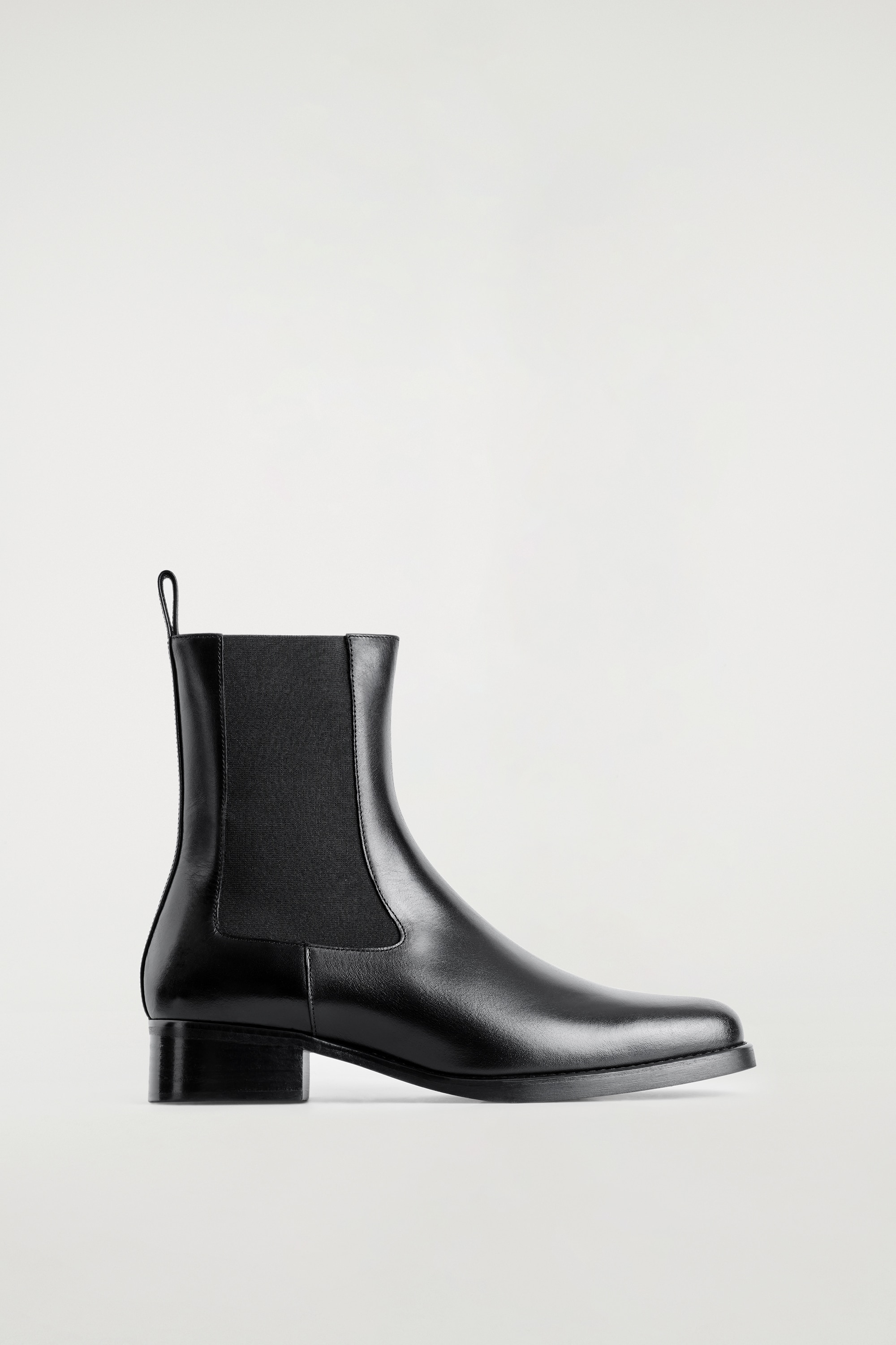 CHELSEA BOOTS EN CUIR - NOIR