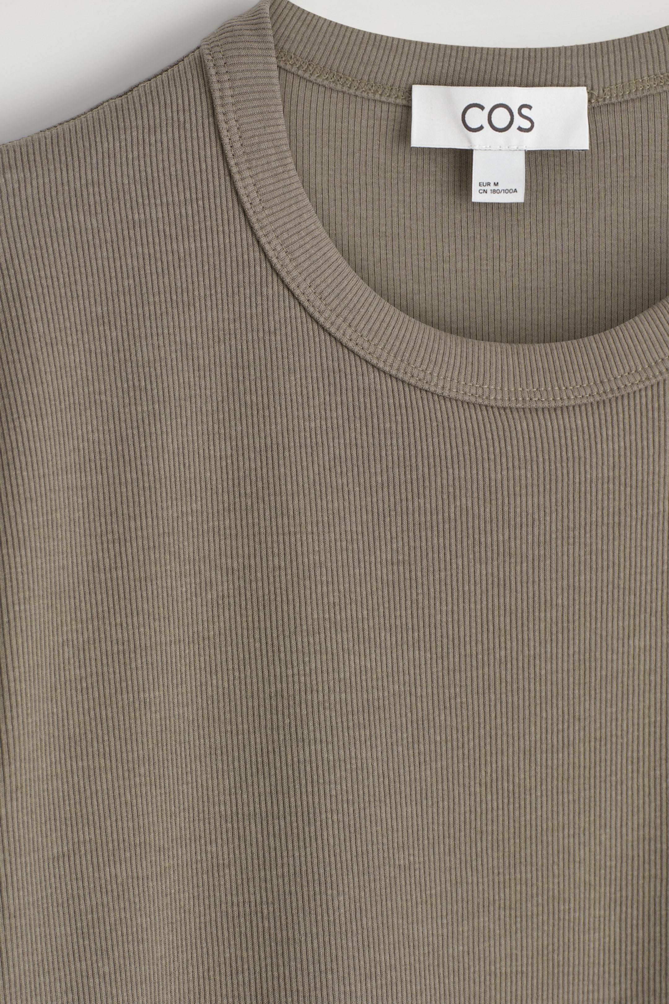 Zobacz większy obraz: BAWEŁNIANY T-SHIRT O DOPASOWANYM KROJU - KHAKI - ON | H&M PL 7