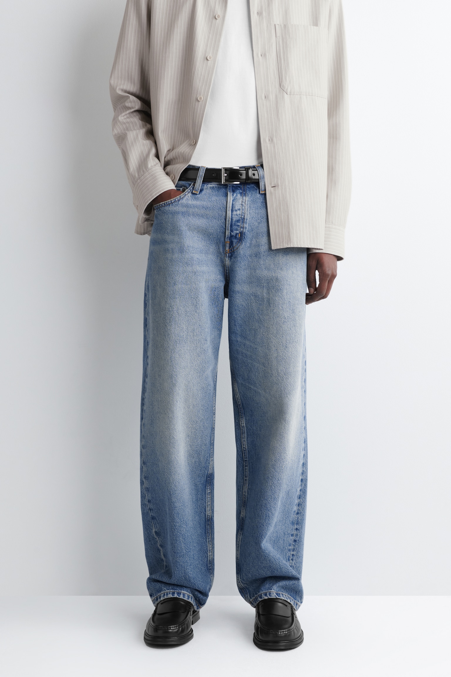 RIDER JEANS MIT GERADEM BEIN - VERBLASSTES BLAU/SCHWARZE WASCHUNG - 3