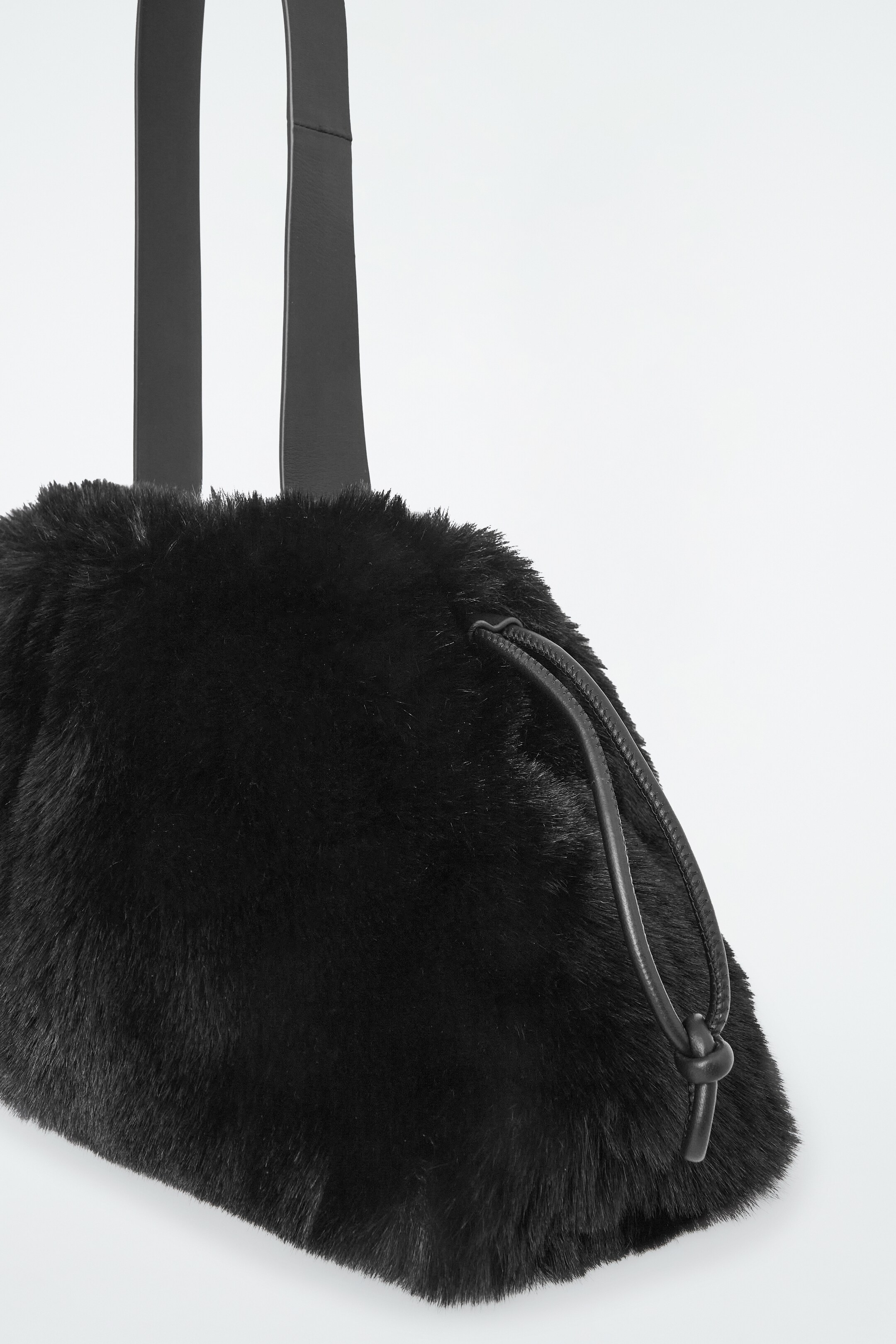 Ingrandisci l'immagine: CAVATELLI CLUTCH BAG - FAUX FUR - BLACK - DONNA | H&M CH 3