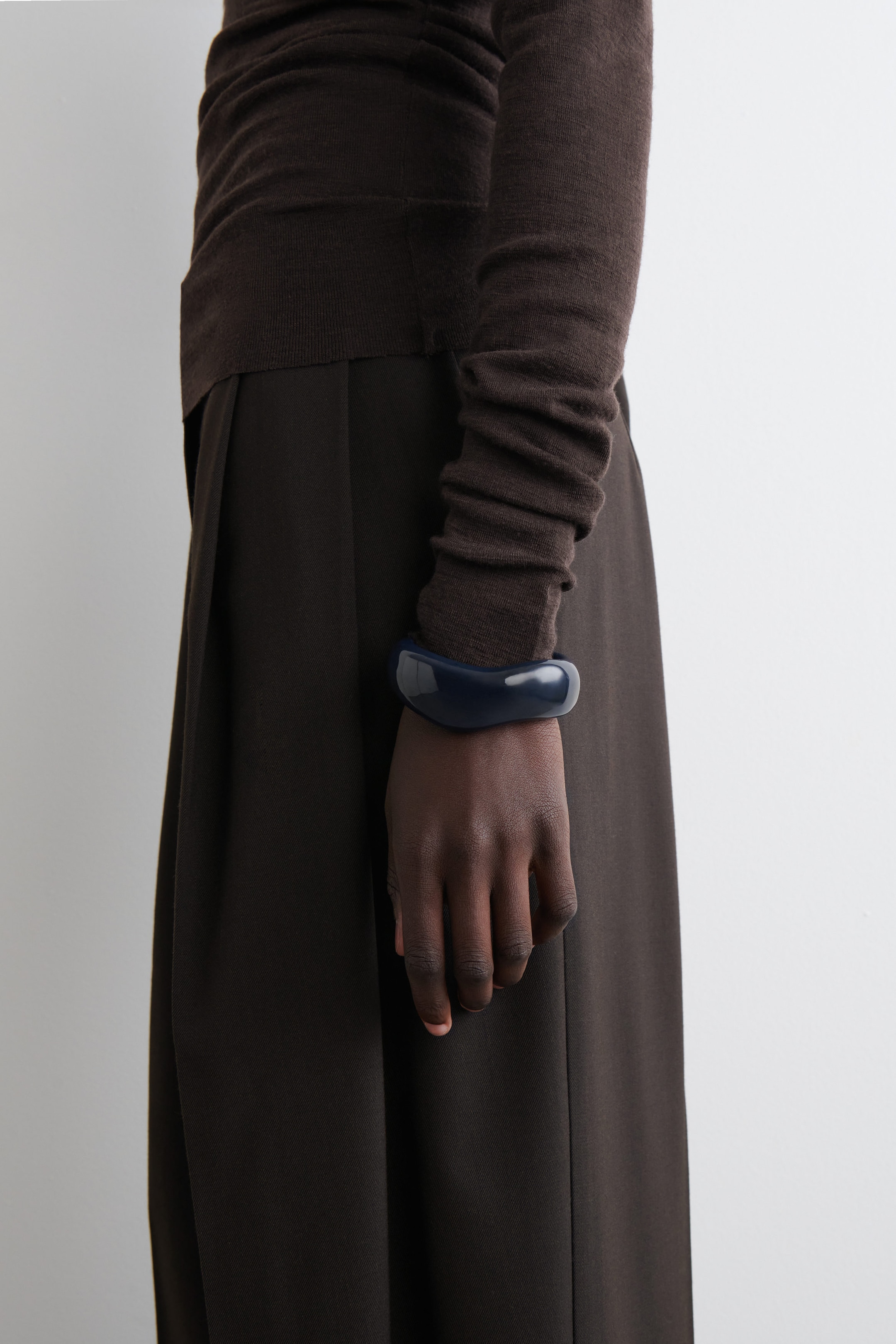 CHUNKY CURVED BANGLE