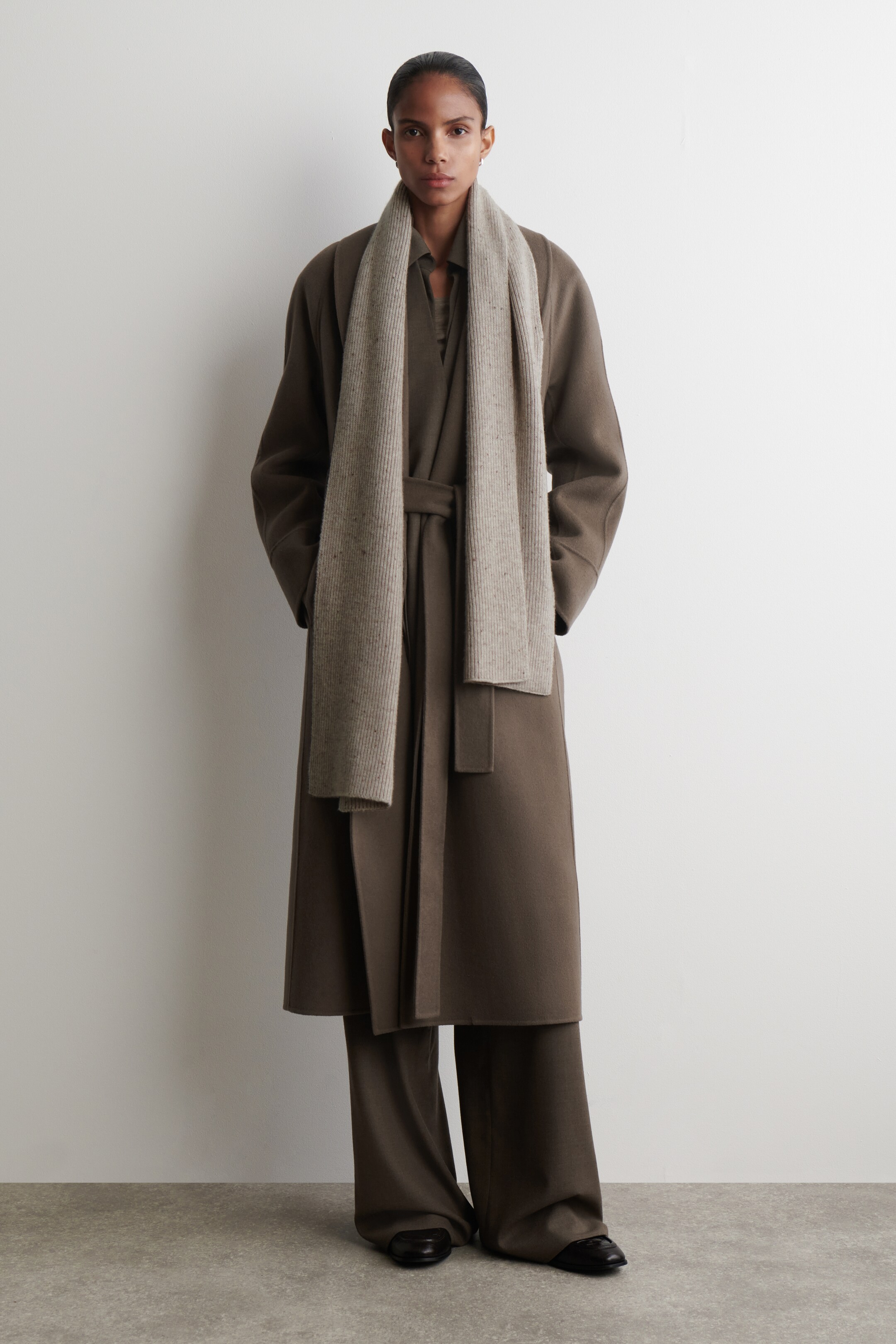 Größeres Bild ansehen: GERIPPTER SCHAL AUS WOLL-KASCHMIR-MIX - CREME MELIERT - Ladies | H&M DE 4