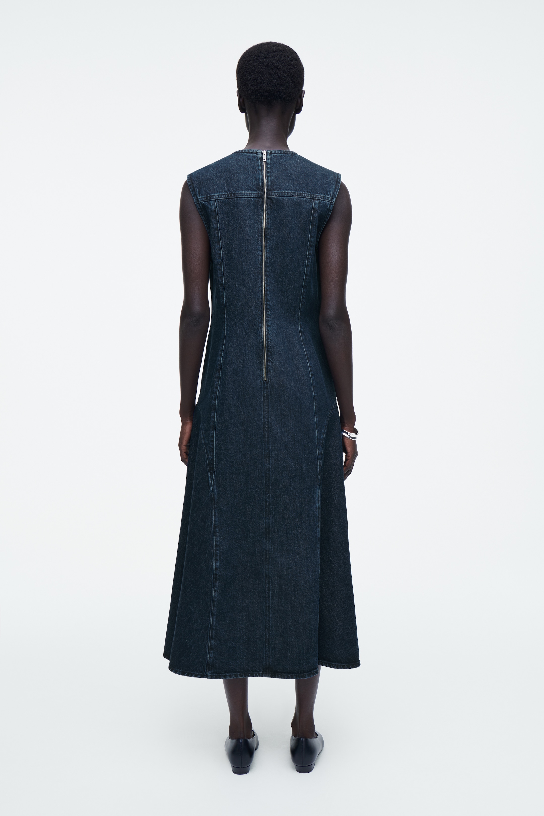 Größeres Bild anzeigen: MIDIKLEID AUS DENIM MIT NIEDRIGER TAILLE - Blau - Ladies | H&M AT 3