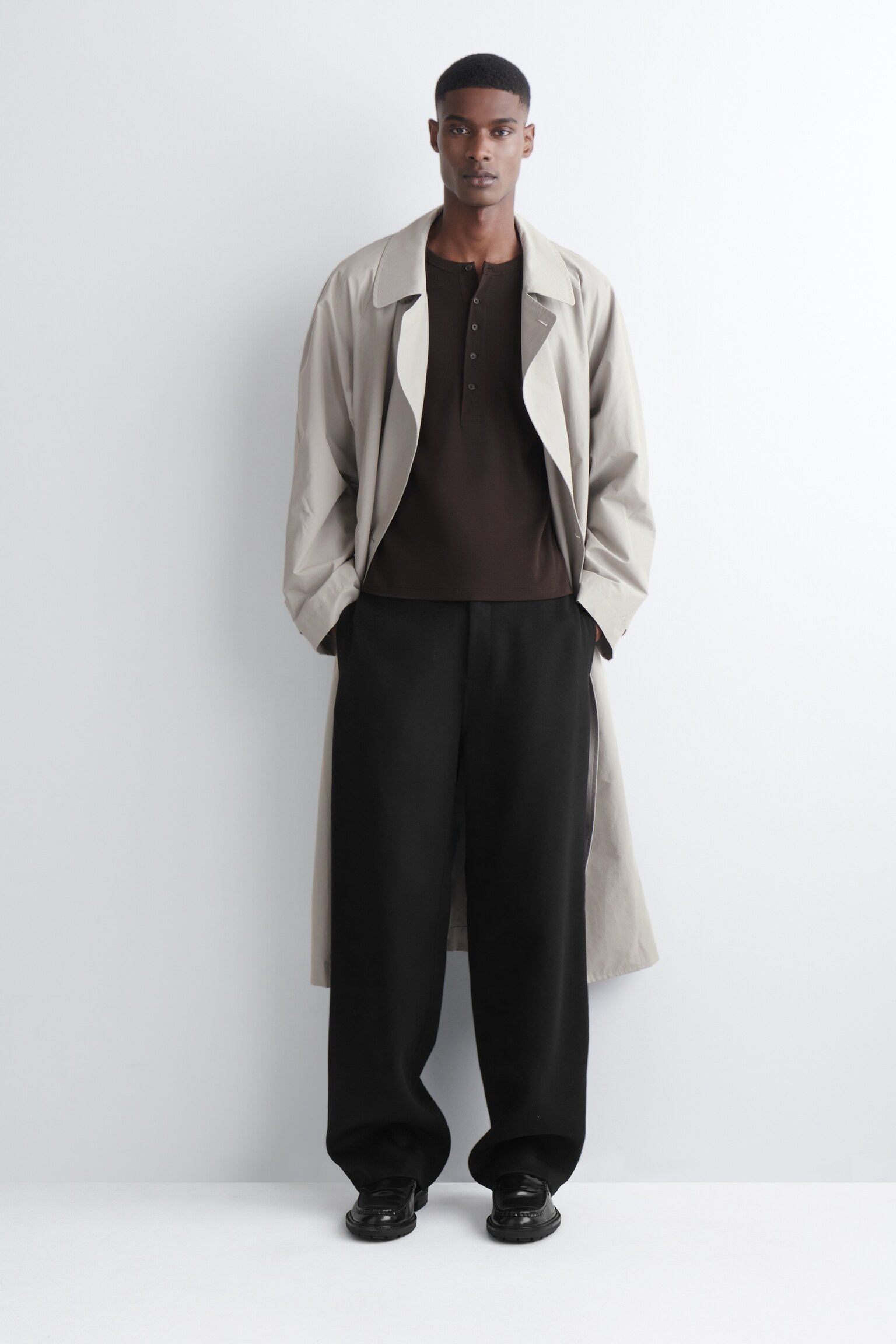 SCHMALES, GERIPPTES LANGARMSHIRT AUS BAUMWOLLE - BRAUN/CREMEWEISS/SCHWARZ - 7