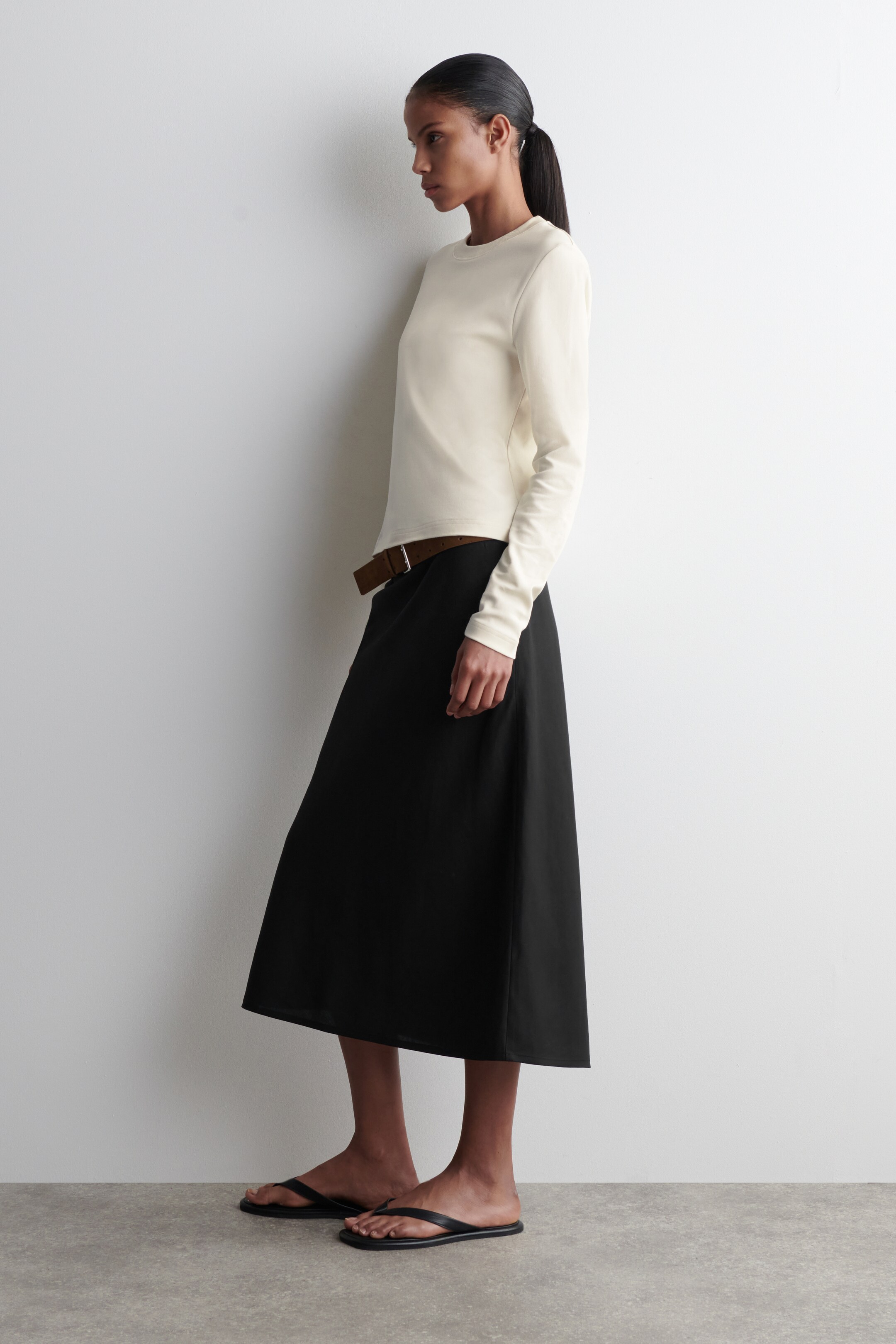 Größeres Bild anzeigen: SCHLICHTES LANGARMSHIRT MIT NORMALER PASSFORM - BEIGE/UNGEFÄRBT - Ladies | H&M AT 3