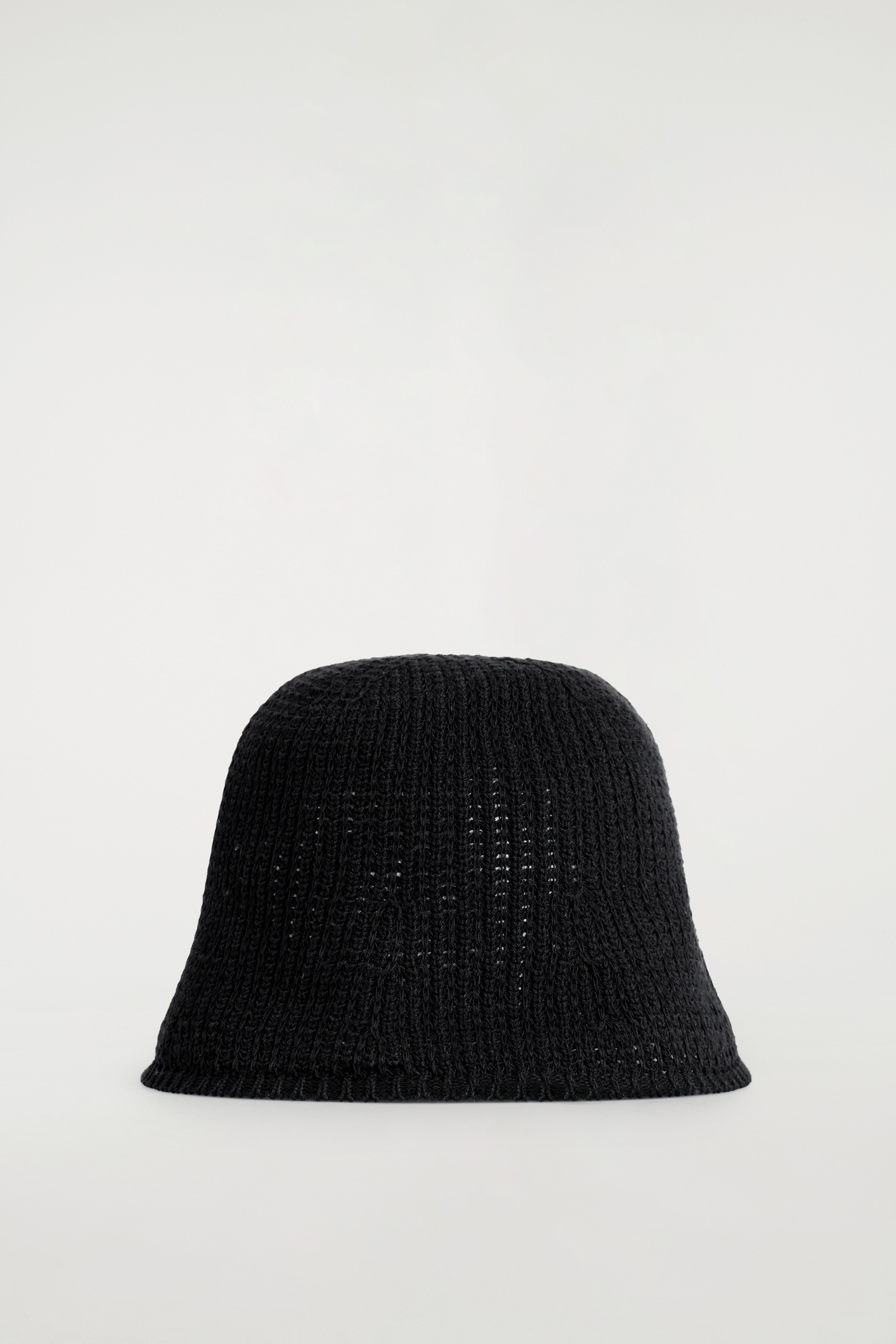 FISCHERHUT MIT LOCHSTRICKMUSTER - SCHWARZ