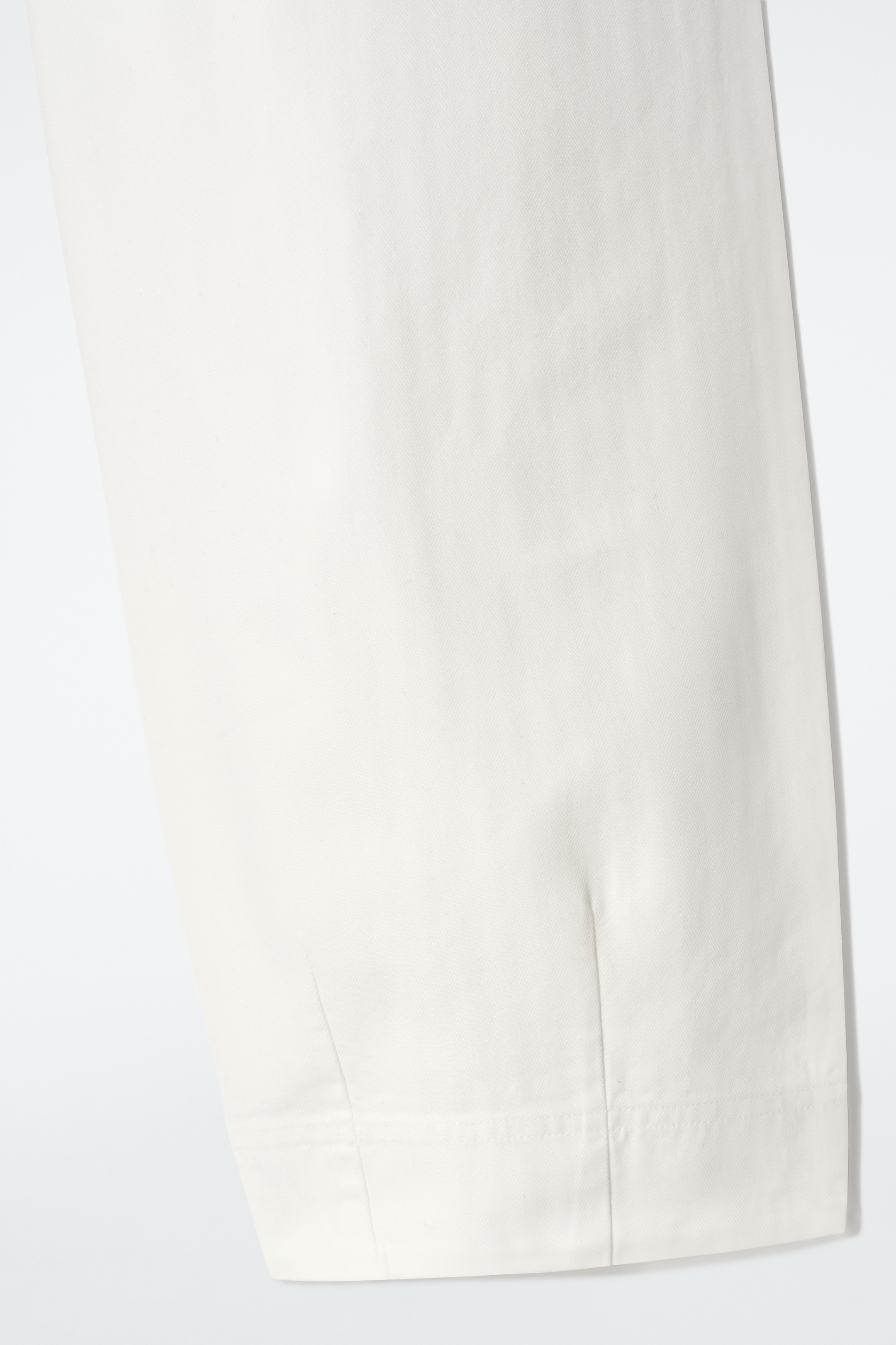 Grösseres Bild ansehen: SCHMAL ZULAUFENDE BAUMWOLLHOSE MIT KORDELZUG - WEISS - DAMEN | H&M CH 7