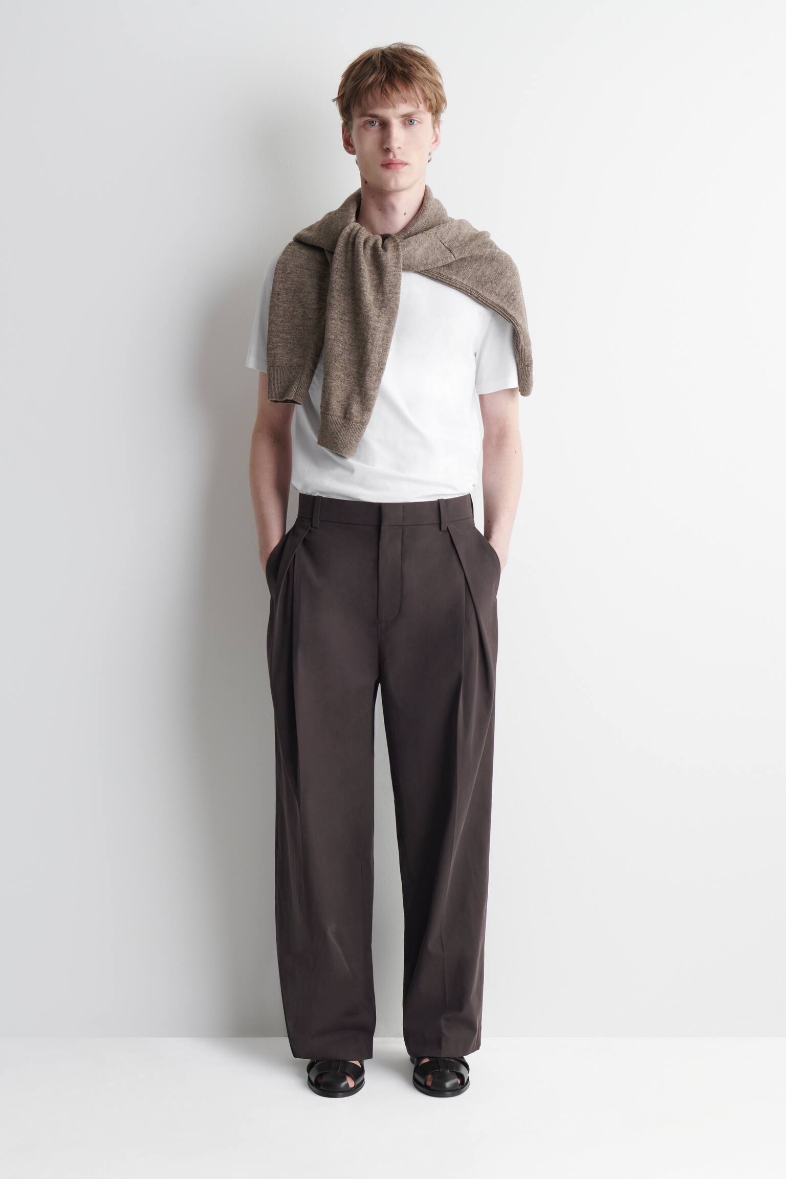 PANTALONI IN COTONE A GAMBA LARGA CON PINCES - MARRONE - 1