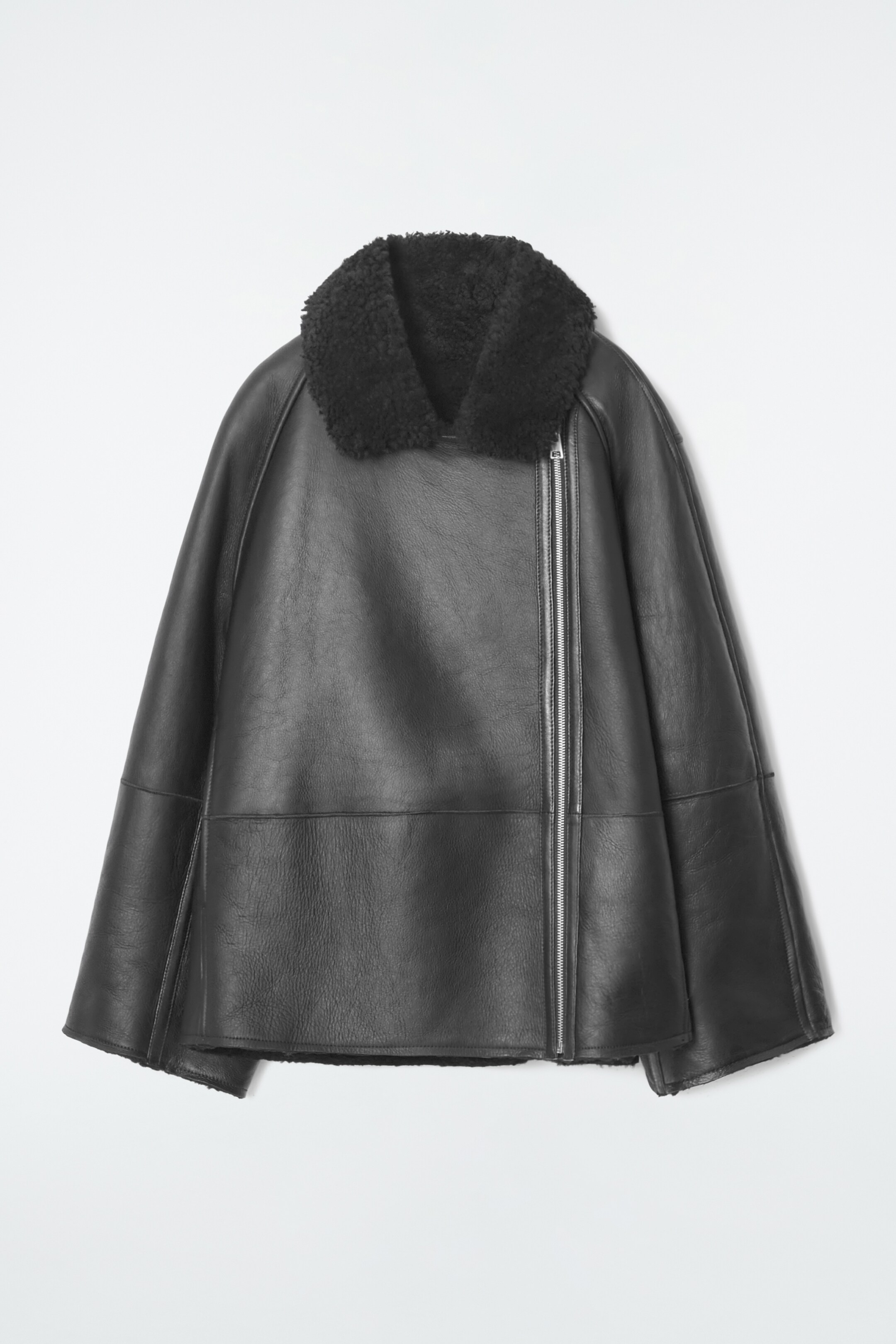 Grotere afbeelding bekijken: OVERSIZED SHEARLING AVIATOR JACKET - BLACK - DAMES | H&M NL 1
