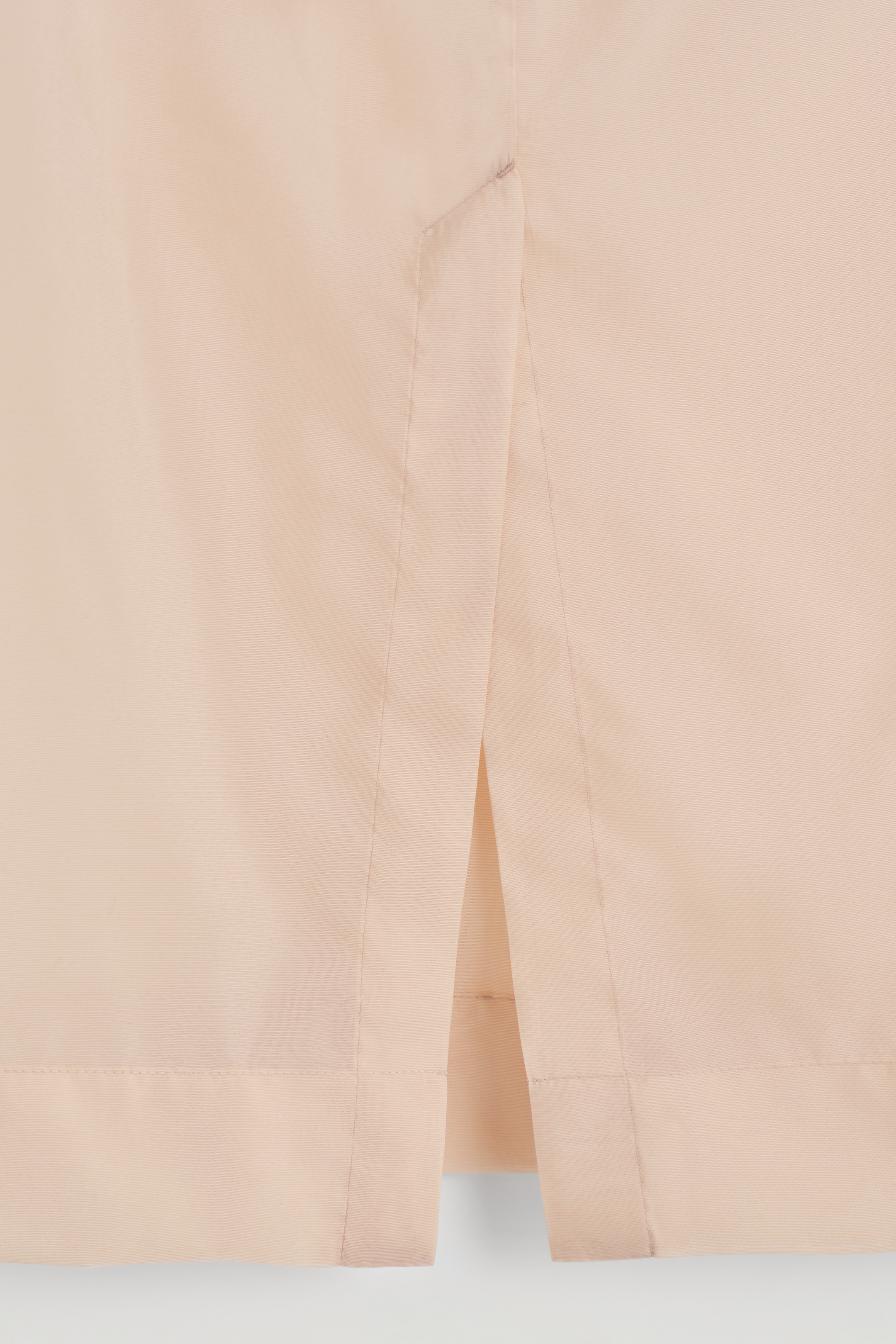 Visa större bild: SKIR KOLUMNKJOL - PERSIKOFÄRGAD - DAM | H&M SE 6