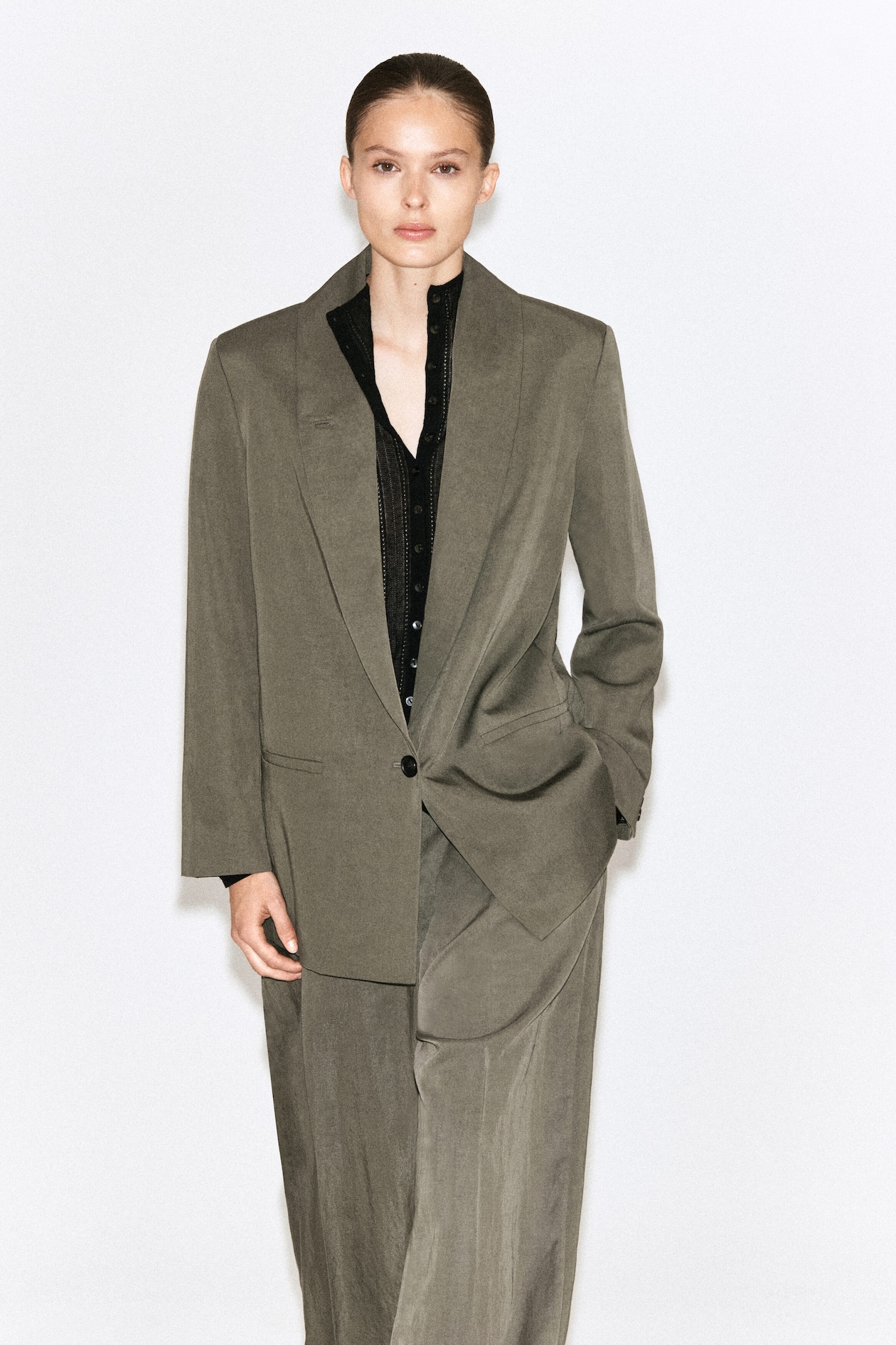 FLUID SHAWL-COLLAR BLAZER — DARK BEIGE