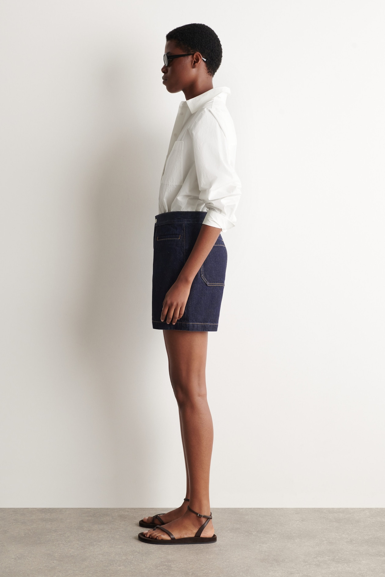 POCKET-DETAIL DENIM SHORTS — INDIGO