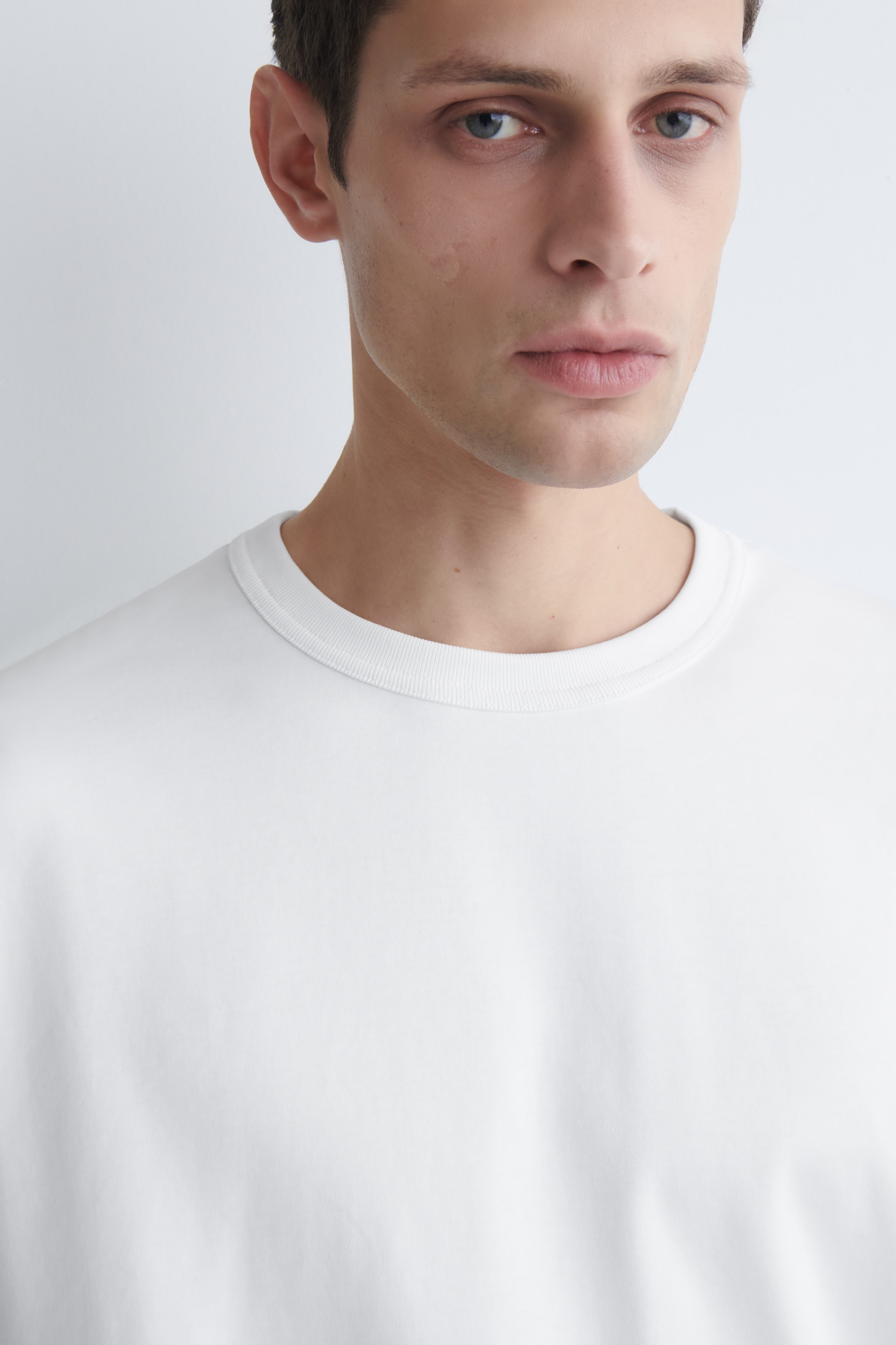 Ingrandisci l'immagine: RELAXED JERSEY INTERLOCK LONG-SLEEVED T-SHIRT - WHITE - UOMO | H&M CH 4