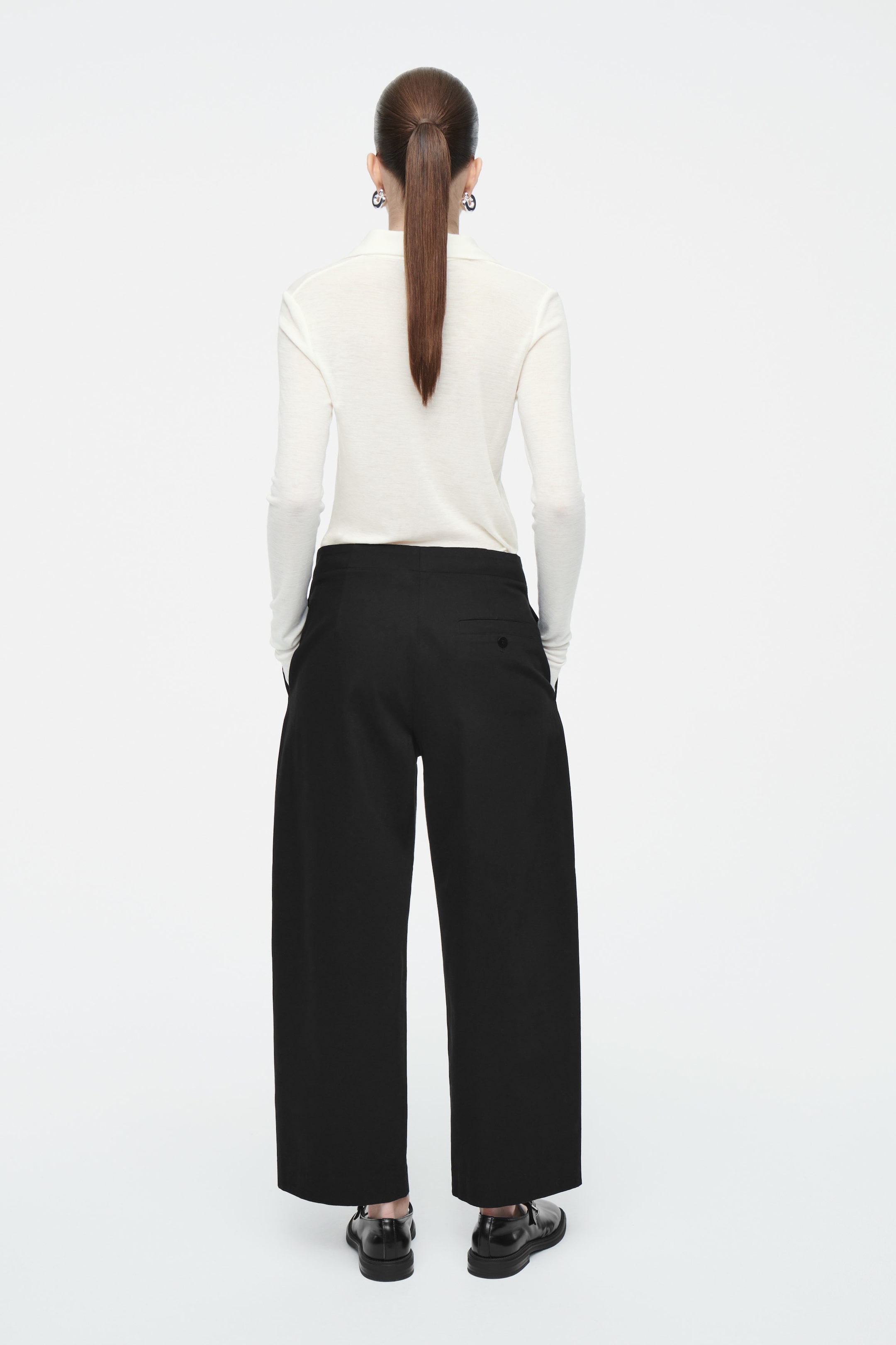 PLEATED BARREL-LEG CHINOS
