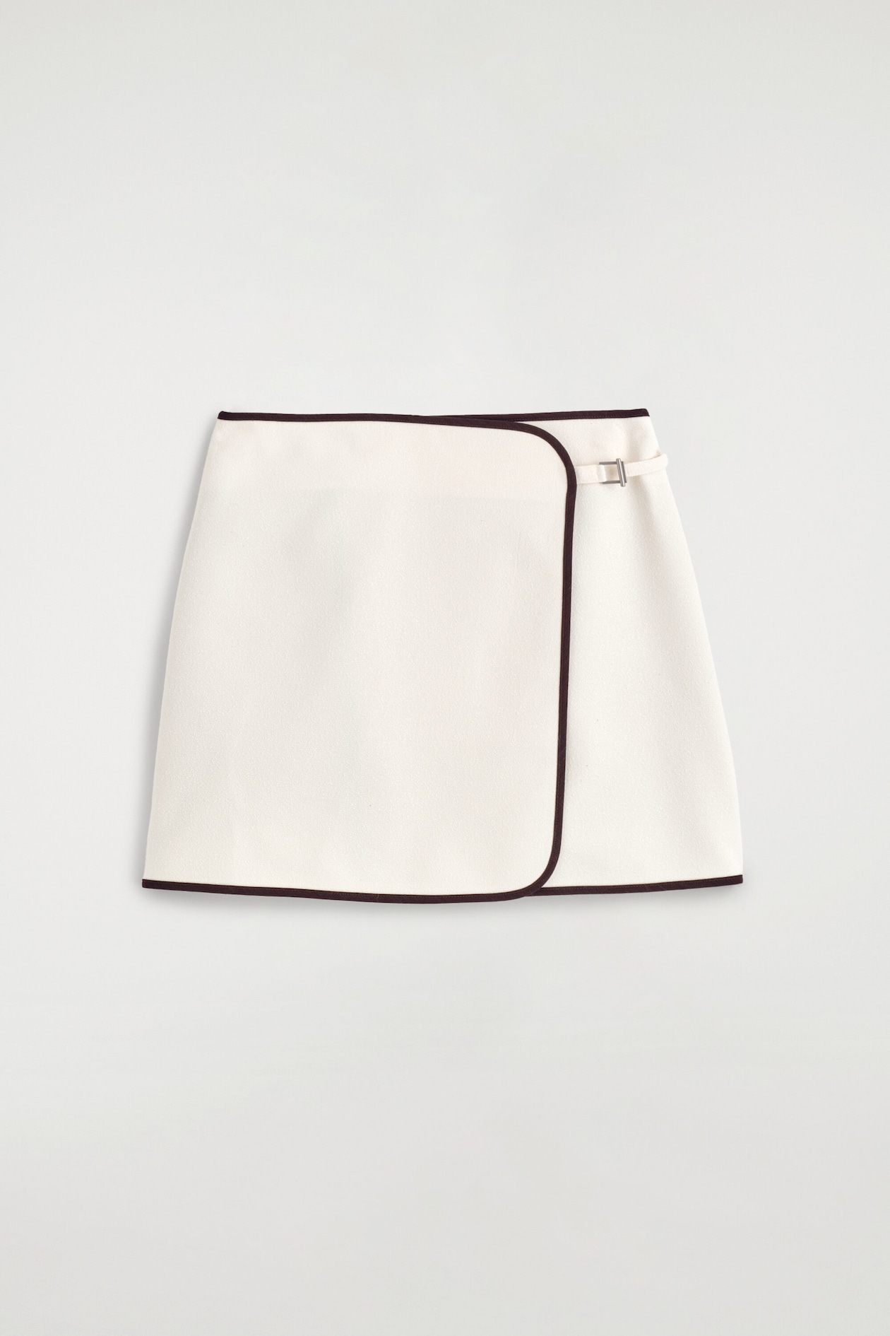 CONTRAST-TRIMMED MINI WRAP SKIRT — WHITE / BROWN