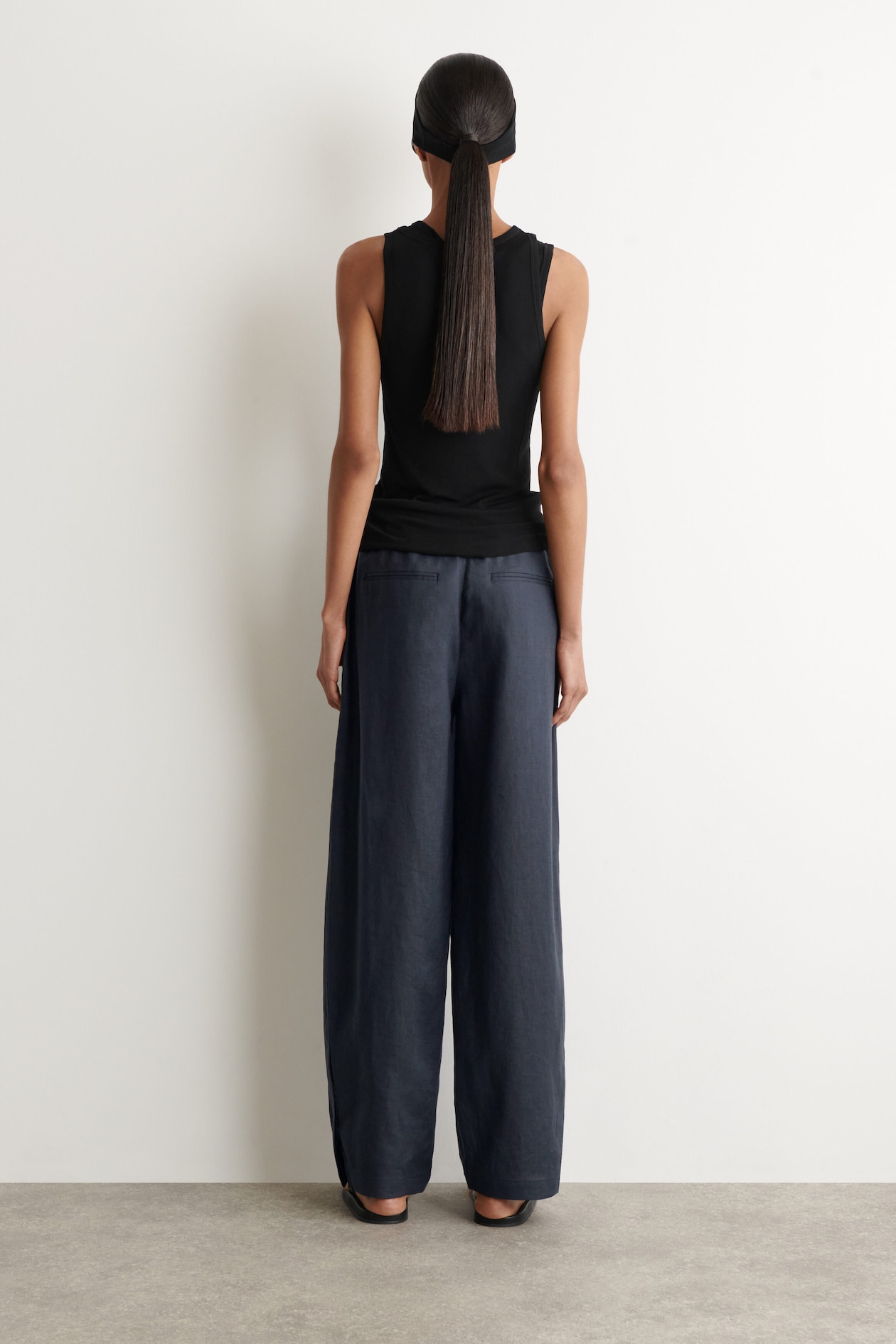 ELASTICATED LINEN BARREL-LEG PANTS — NAVY