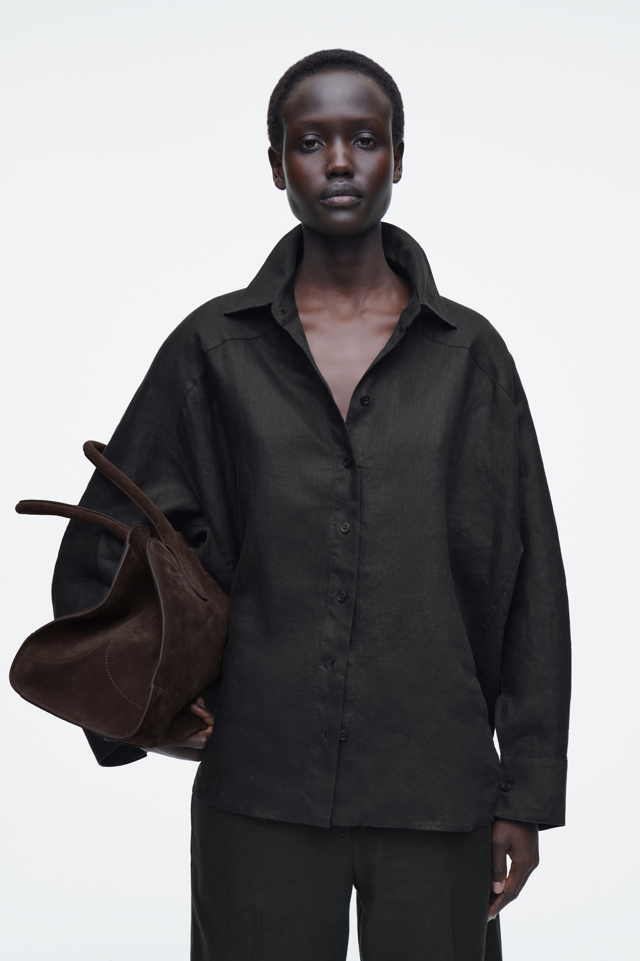 Visualizza immagine più grande: CAMICIA SQUADRATA IN LINO - NERO - DONNA | H&M IT 1