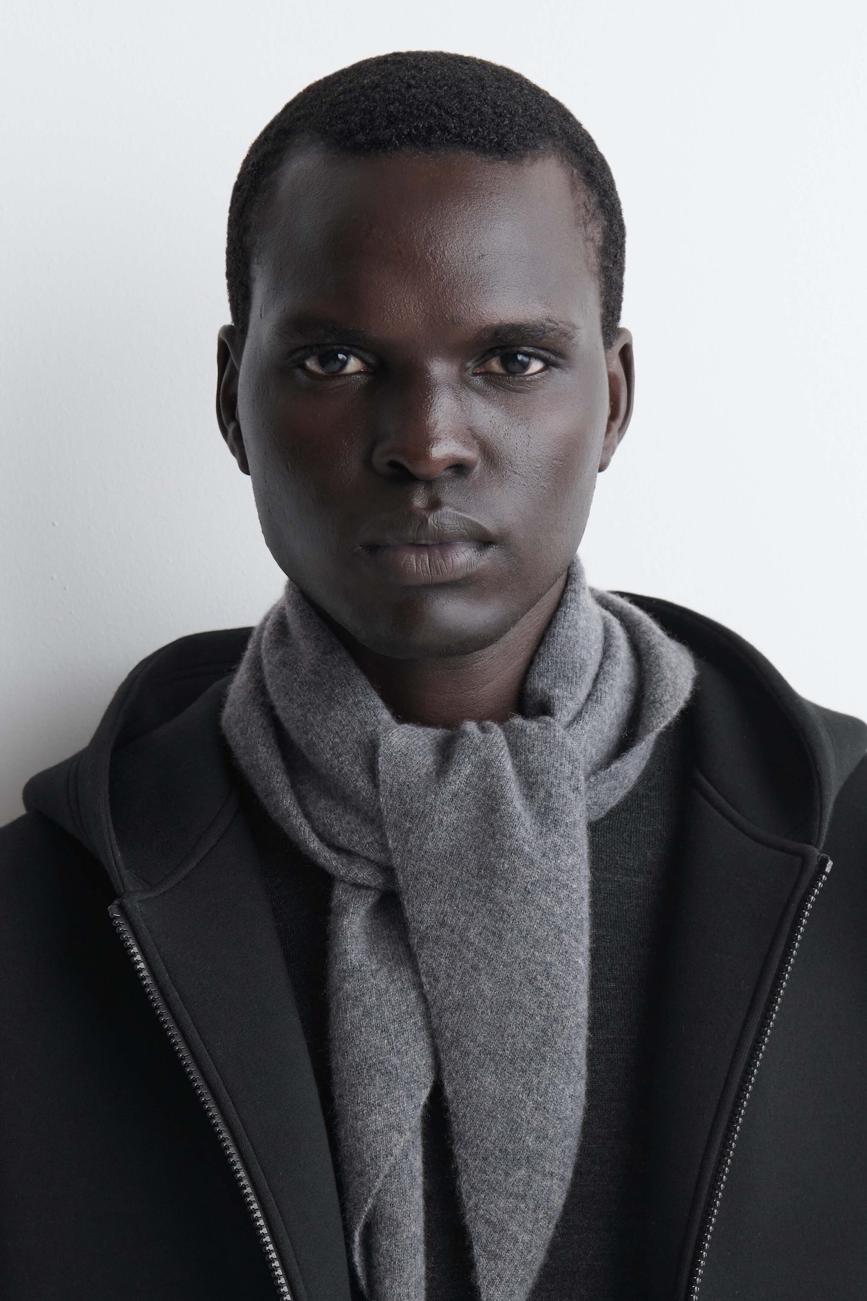 PURE CASHMERE TRIANGLE SCARF — GRAY MÉLANGE