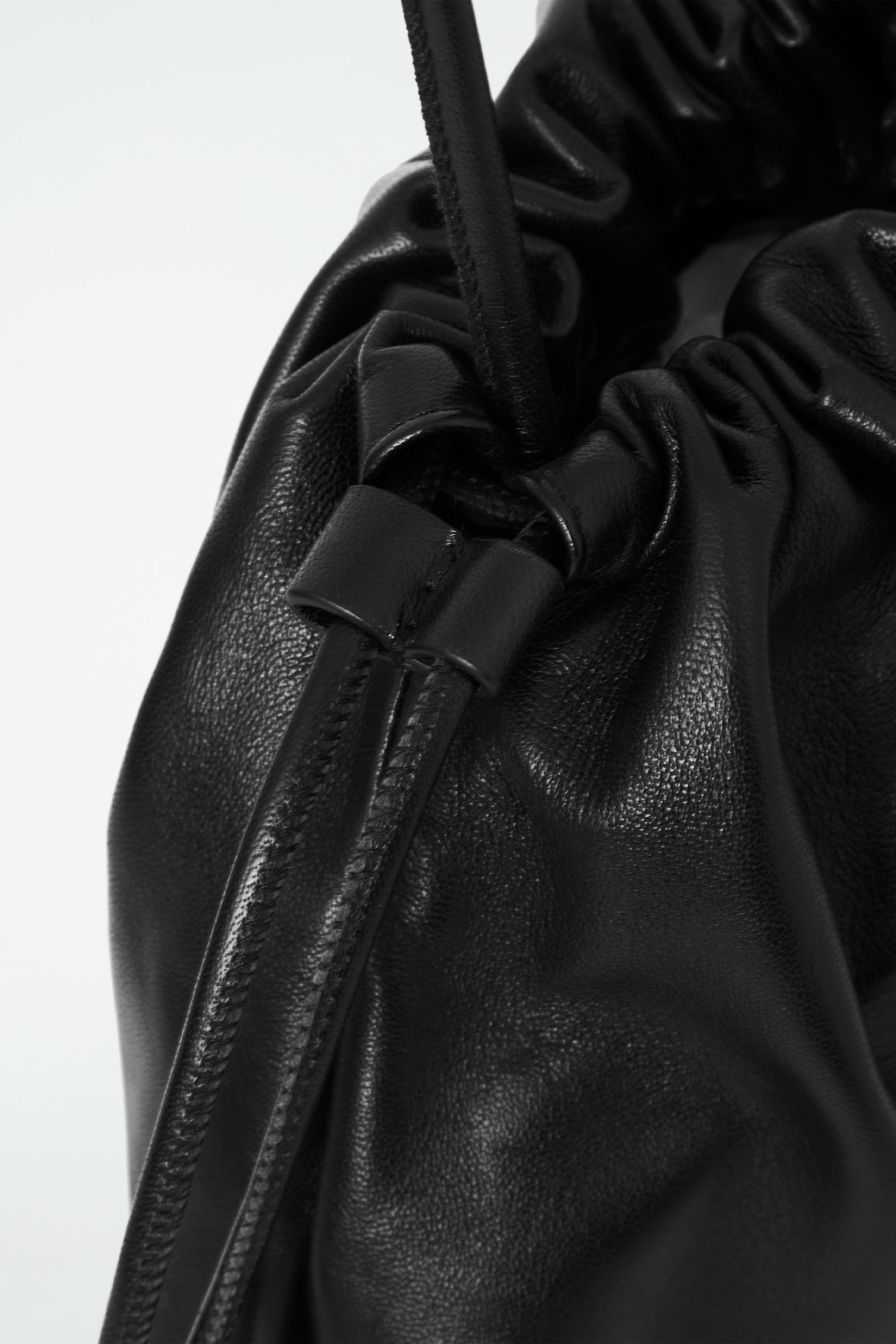MINI CAVATELLI CLUTCH BAG - LEATHER - BLACK | COS