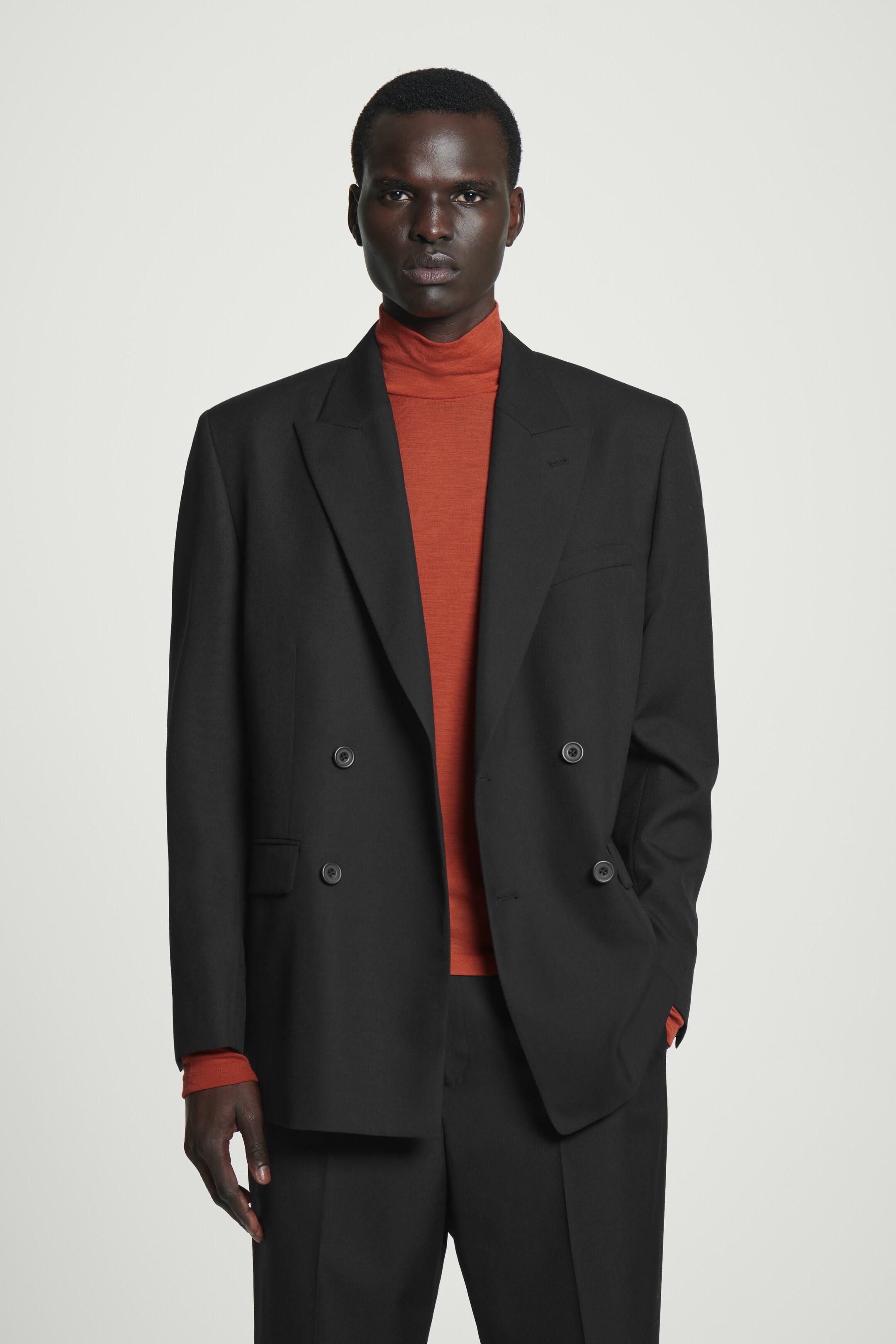 Visa större bild: FIGURNÄRA POLOTRÖJA I ULLTRIKÅ - RÖD - HERR | H&M SE 3