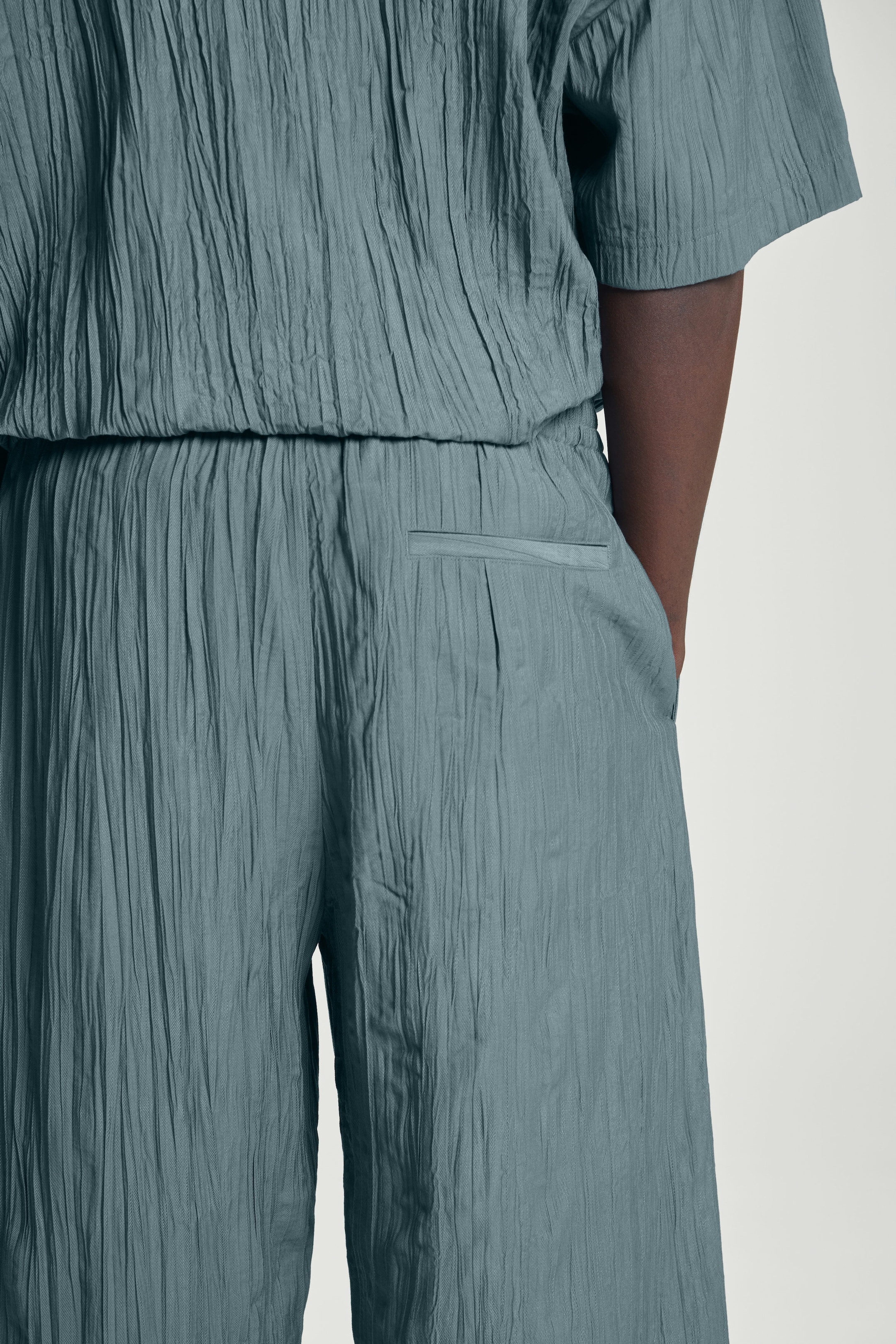 PANTALONI INCRESPATI A GAMBA LARGA
