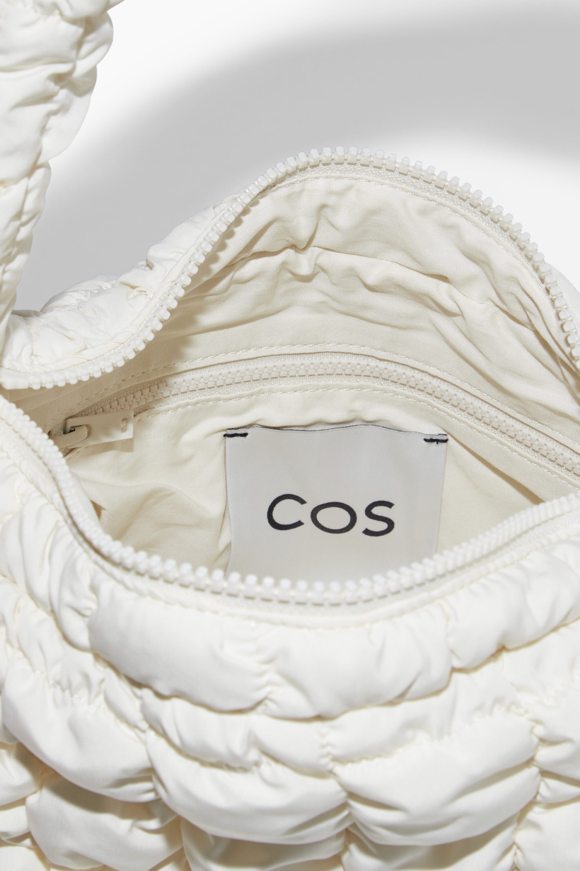 [LIYUR] ARRONDI BAG SMALL_CREAM / 税込み QUILTED MINI BAG - CREAM | COS