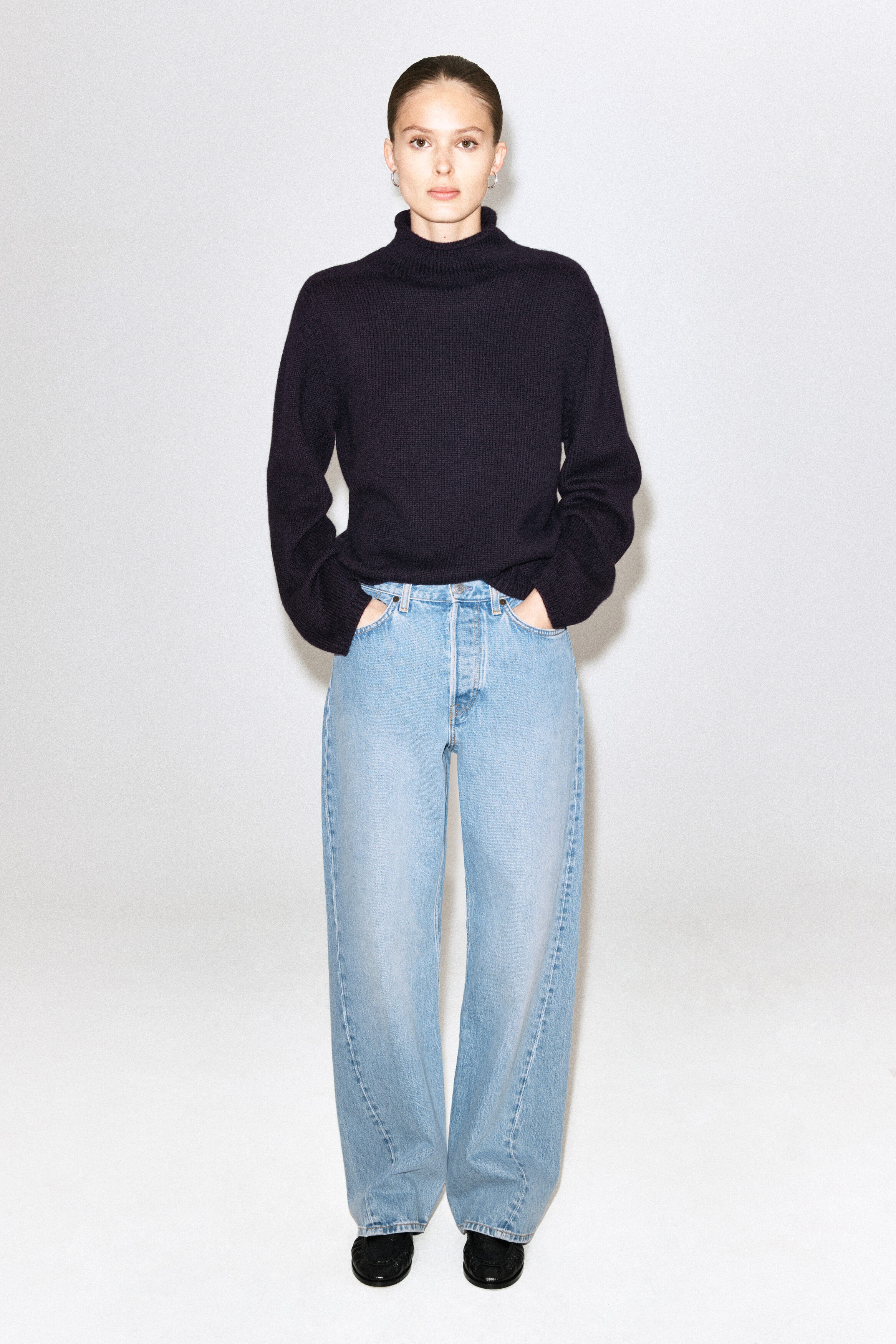 CASHMERE MOCK-NECK SWEATER - thumbnail 9