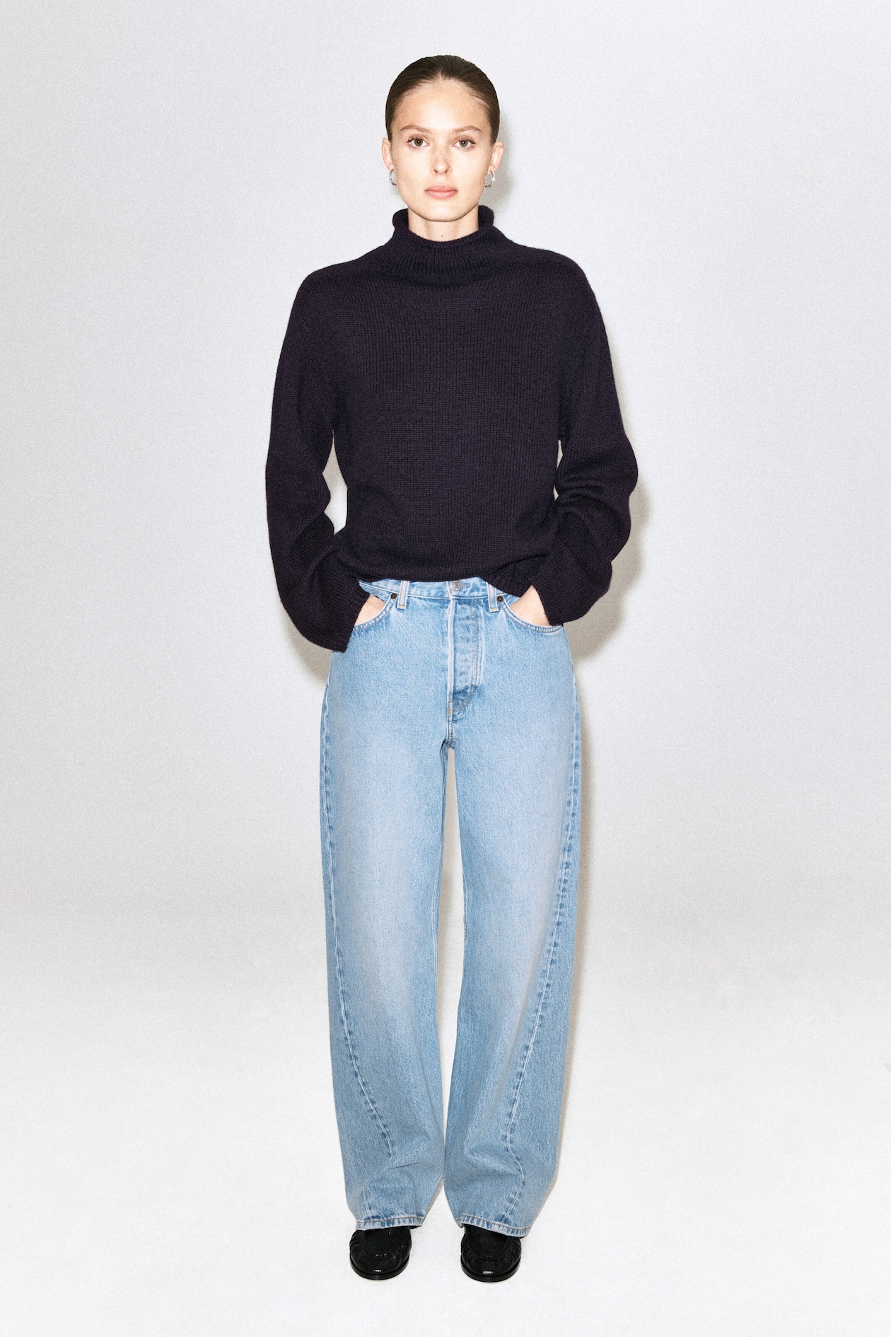 PURE CASHMERE MOCK-NECK SWEATER — NAVY