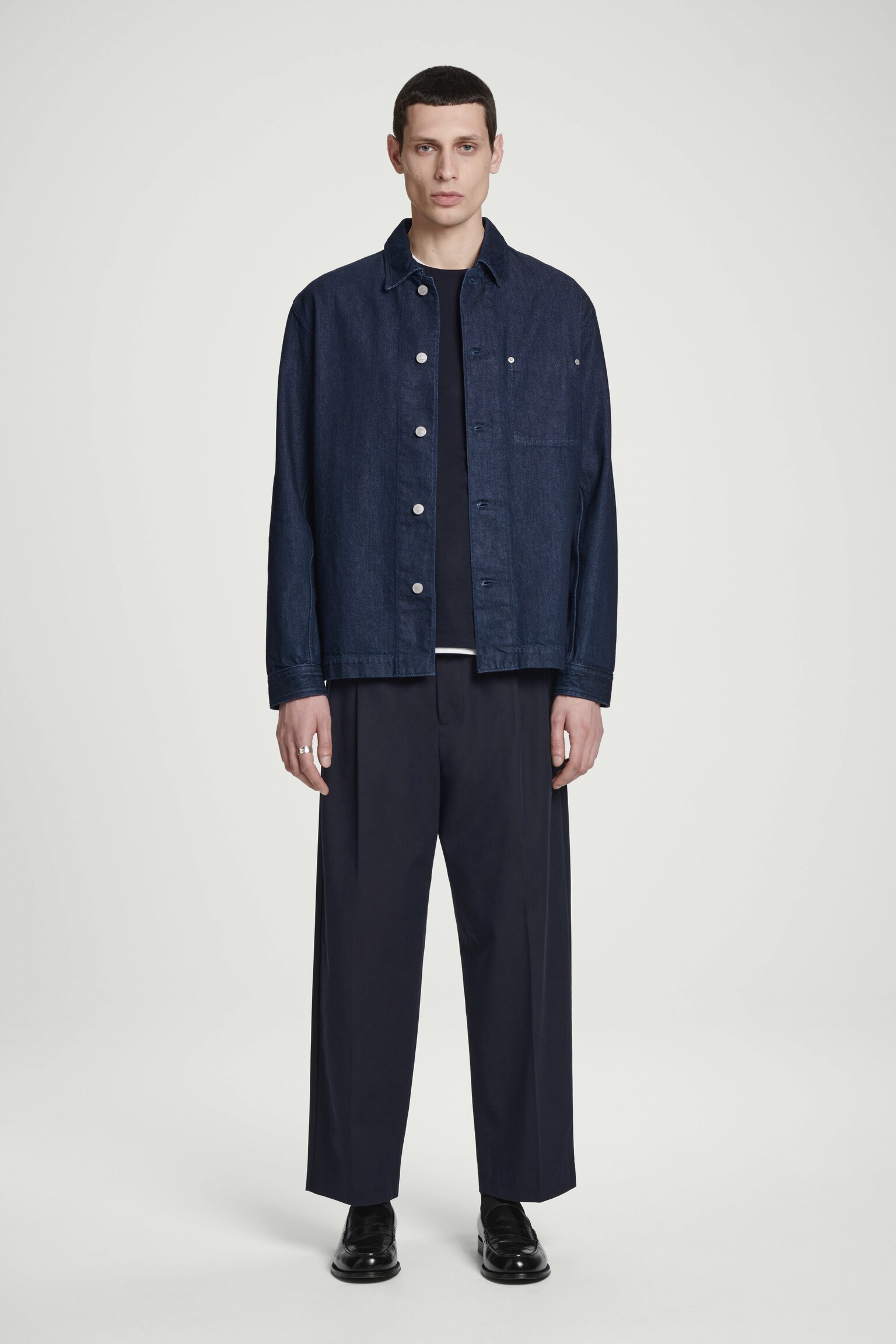 RELAXED PLEATED COTTON TAPERED TROUSERS - NAVY/MOLE