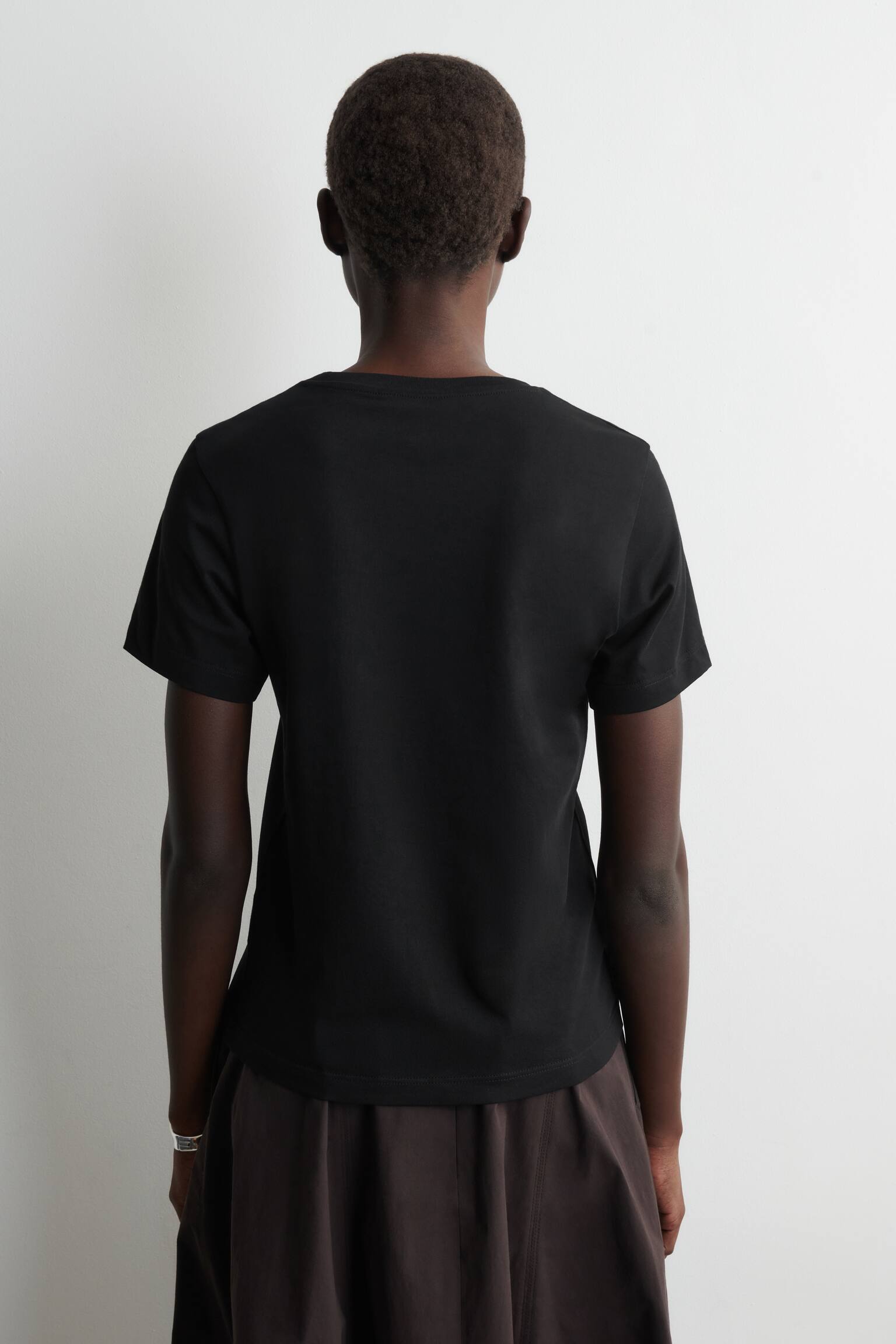 BAWEŁNIANY T-SHIRT Z OKRĄGŁYM DEKOLTEM - CZARNY/BIAŁY - 4