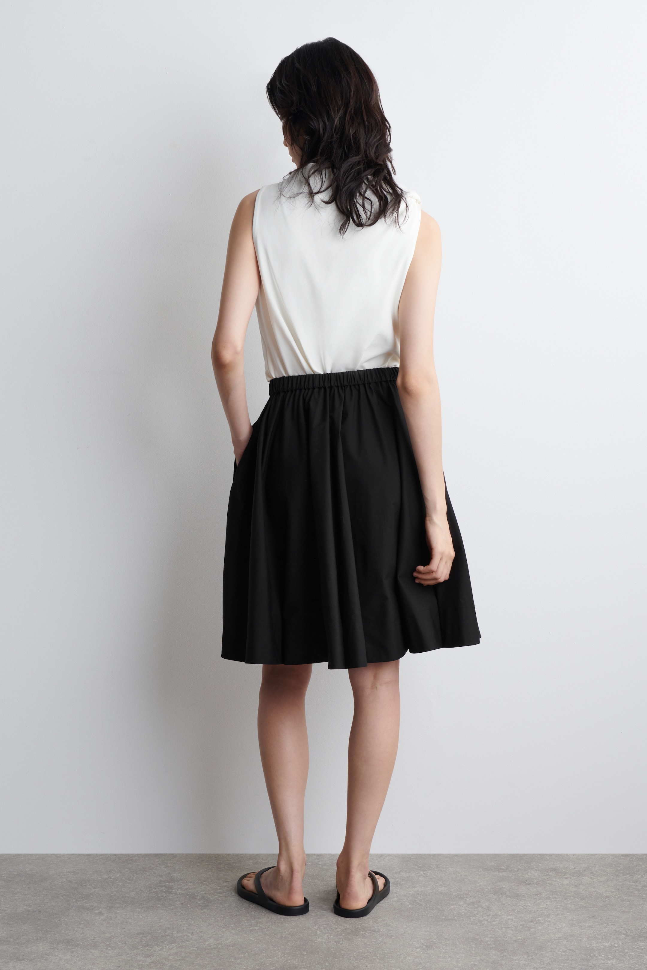 Ver imagen más grande: FALDA MIDI DE TABLAS DE ALGODÓN - NEGRO - MUJER | H&M ES 3