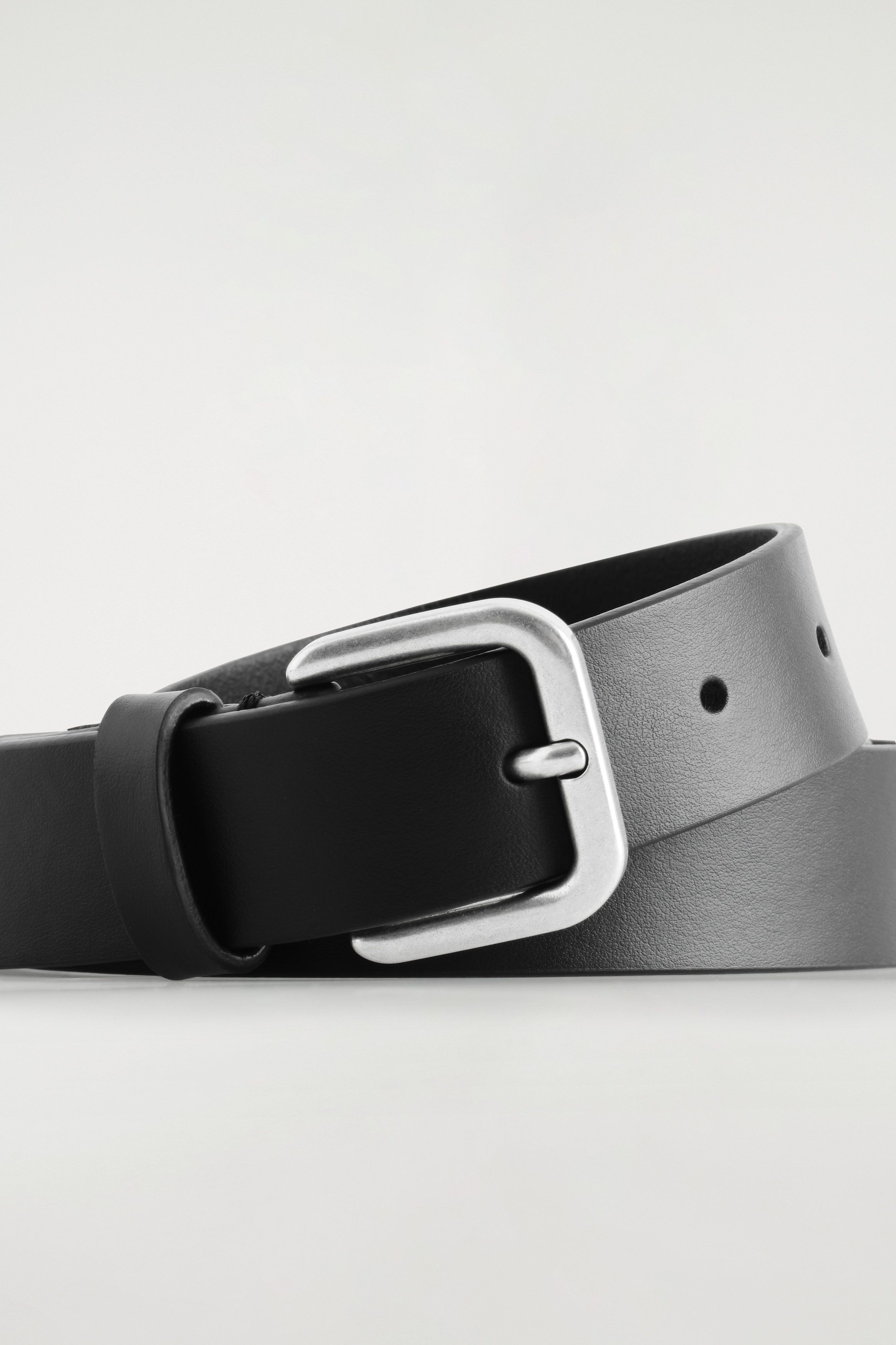 ブラックCOS レザーベルト LEATHER BELT WITH MATTE BUCKLE マットバックル付きレザー