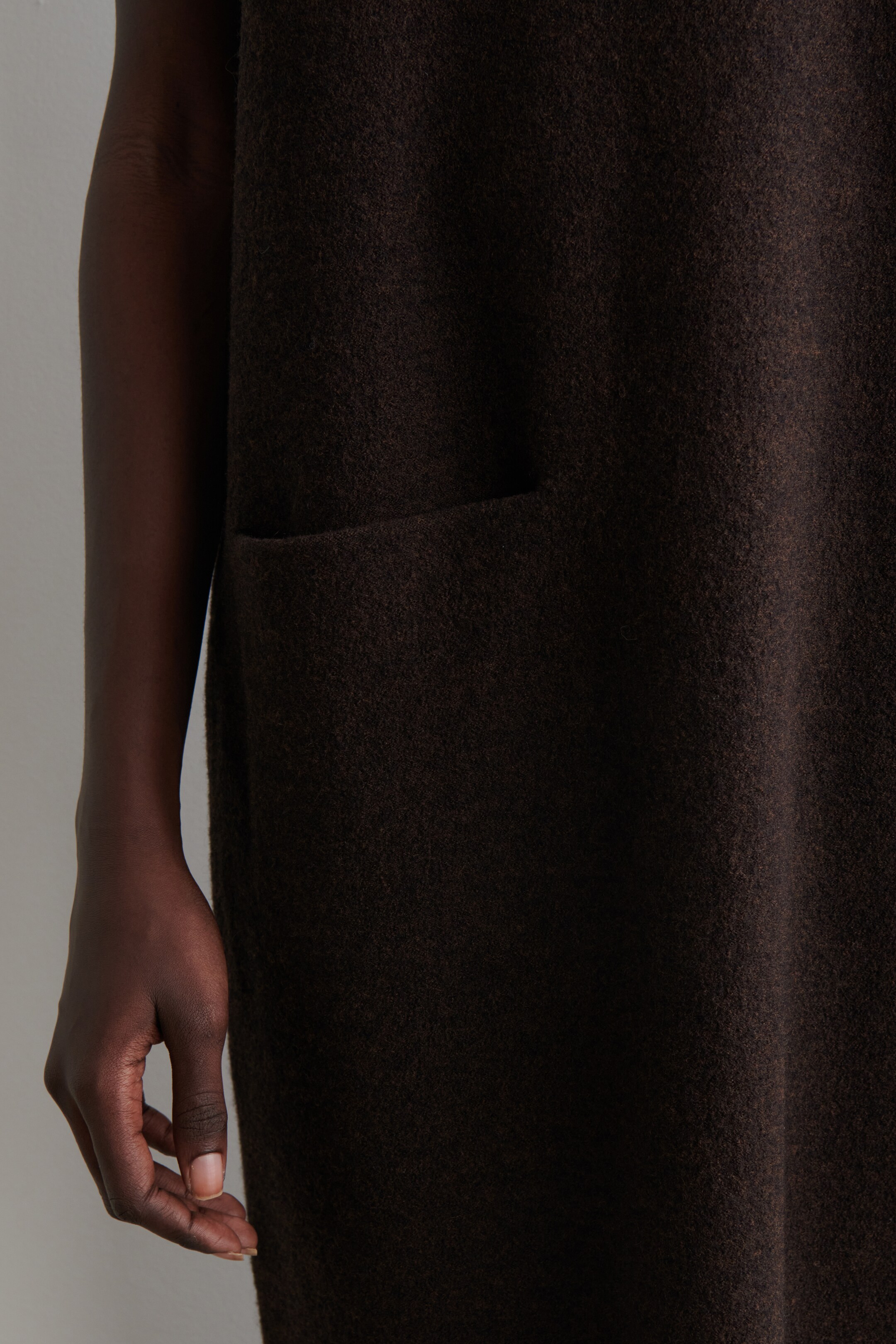 Ingrandisci l'immagine: BOILED-WOOL MIDI DRESS - DARK BROWN - DONNA | H&M CH 2