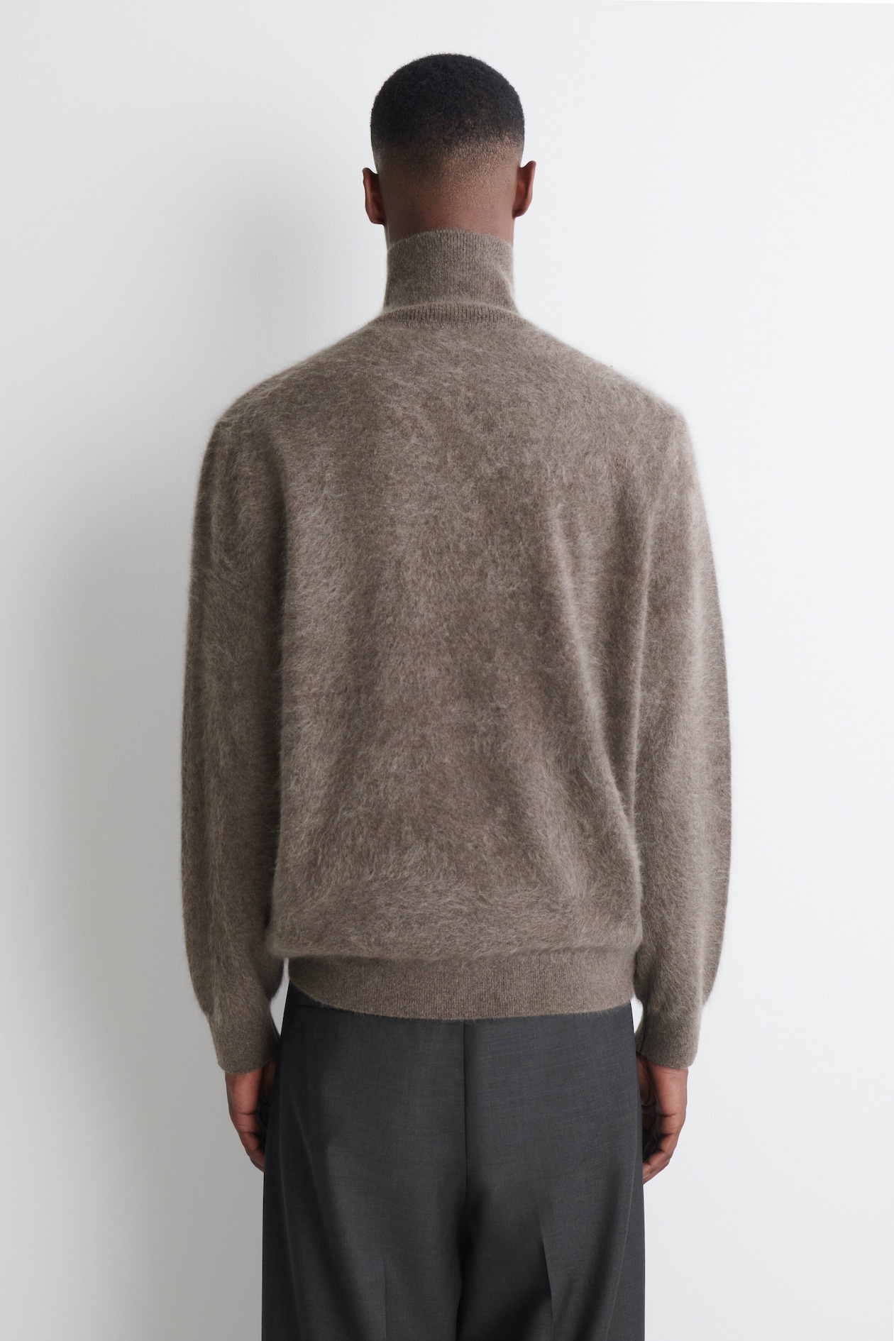 BRUSHED PURE CASHMERE ZIP-UP SWEATER — BROWN