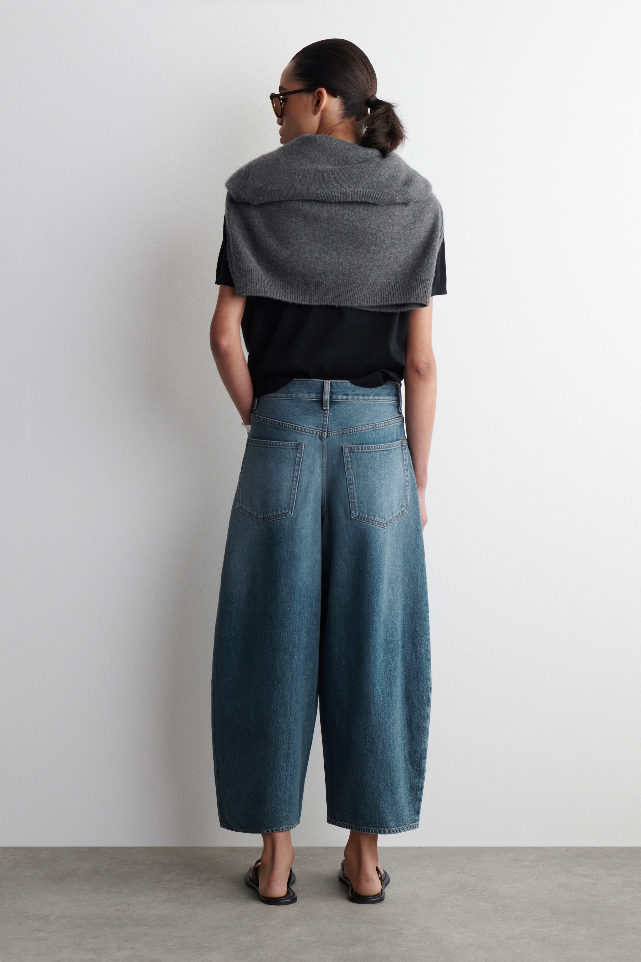 View larger image: TWINE BARREL-LEG JEANS - MID BLUE - Ladies | H&M GB 4