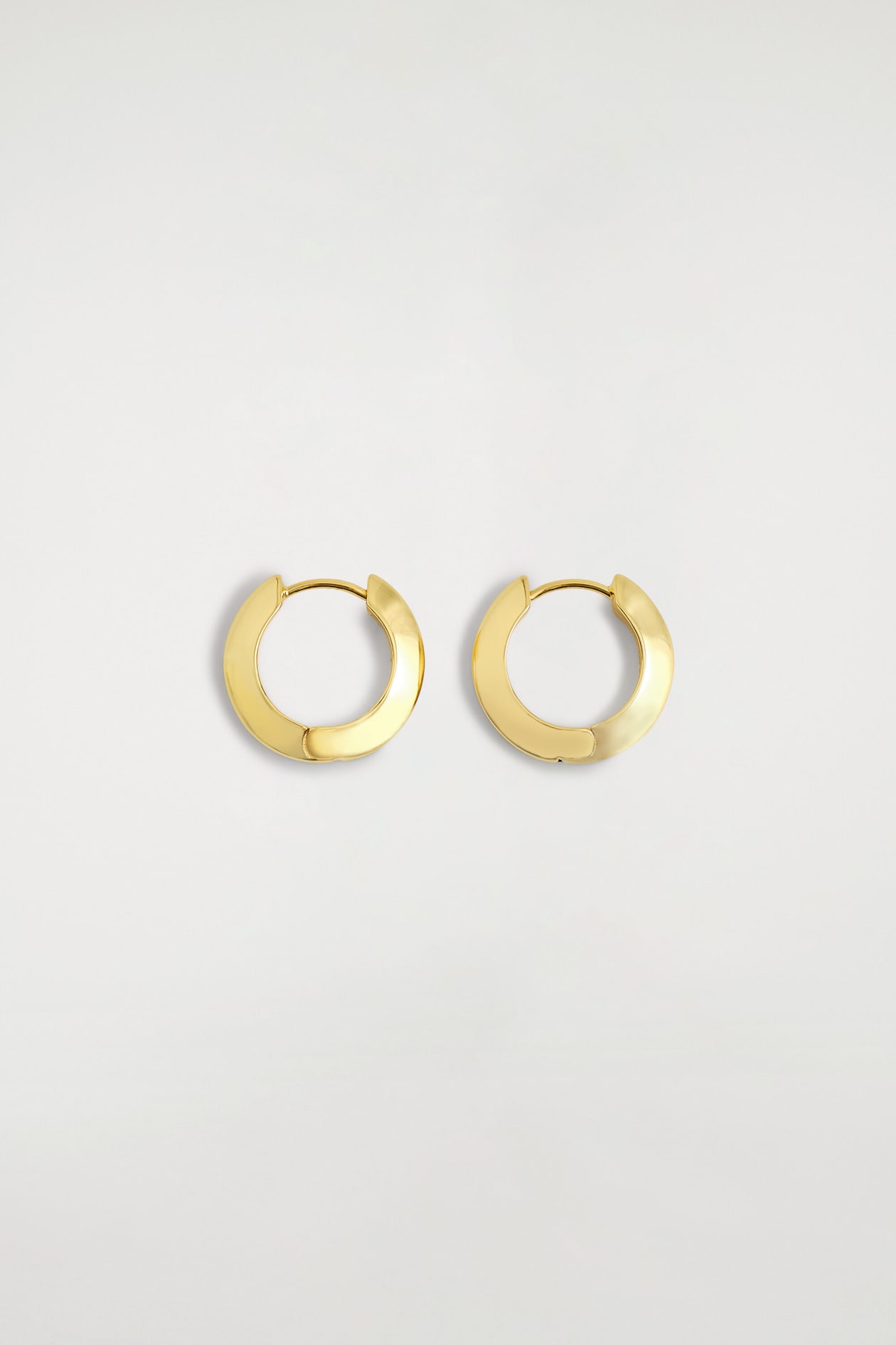FACETED MINI HOOP EARRINGS — GOLD