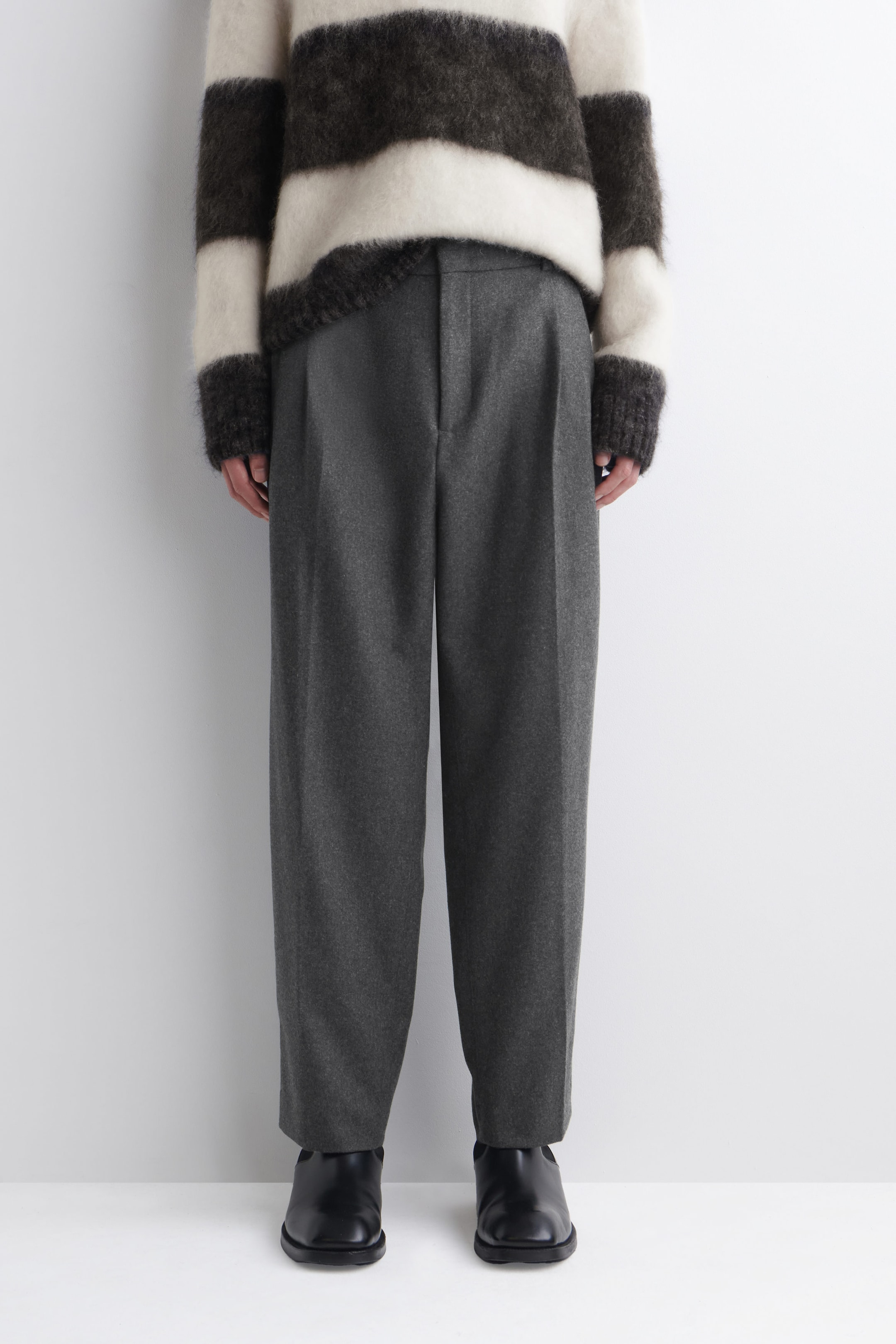 PLEATED WOOL STRAIGHT-LEG TROUSERS