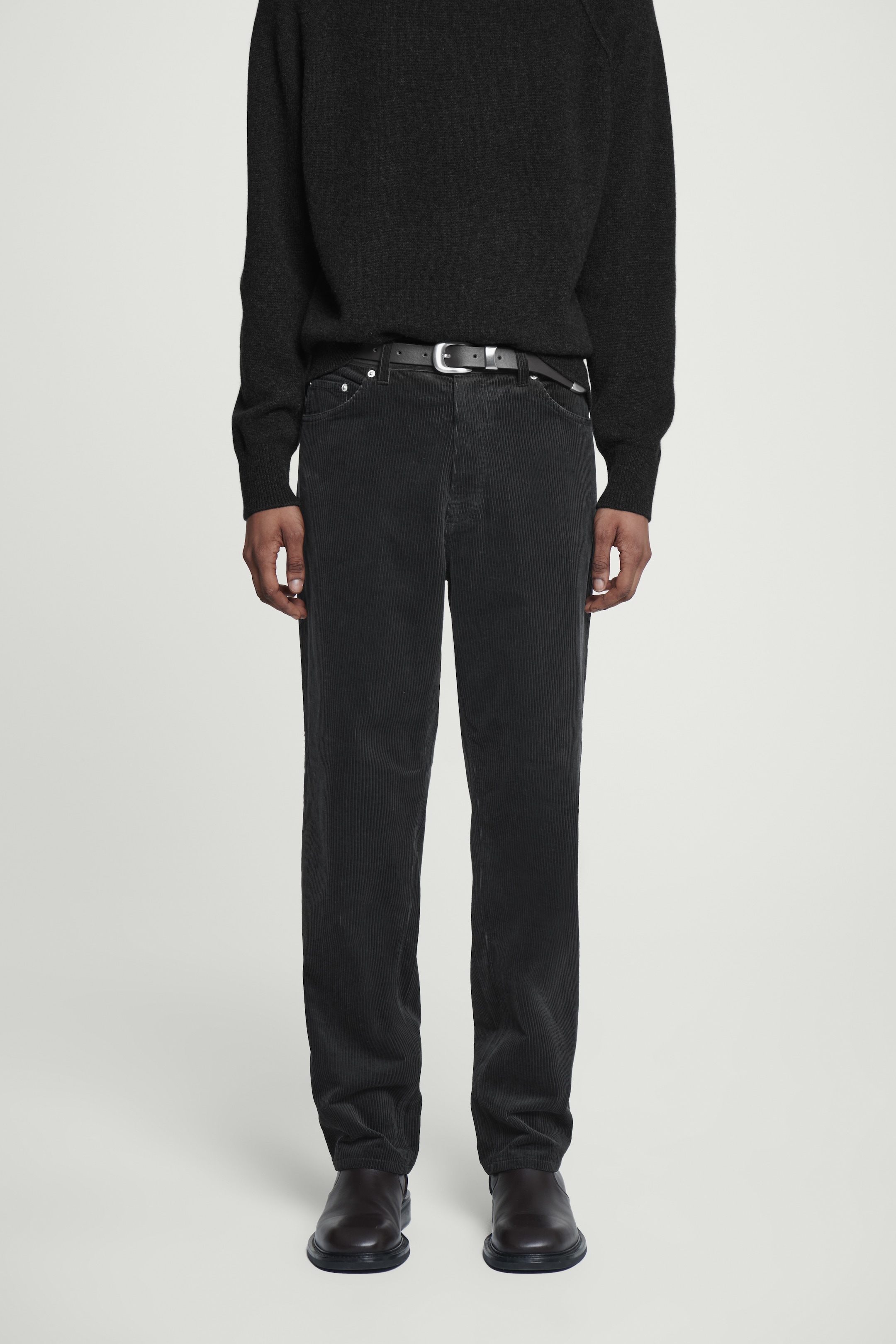 Grösseres Bild ansehen: SIGNATURE JEANS AUS CORD MIT GERADEM BEIN - SCHWARZ - HERREN | H&M CH 5