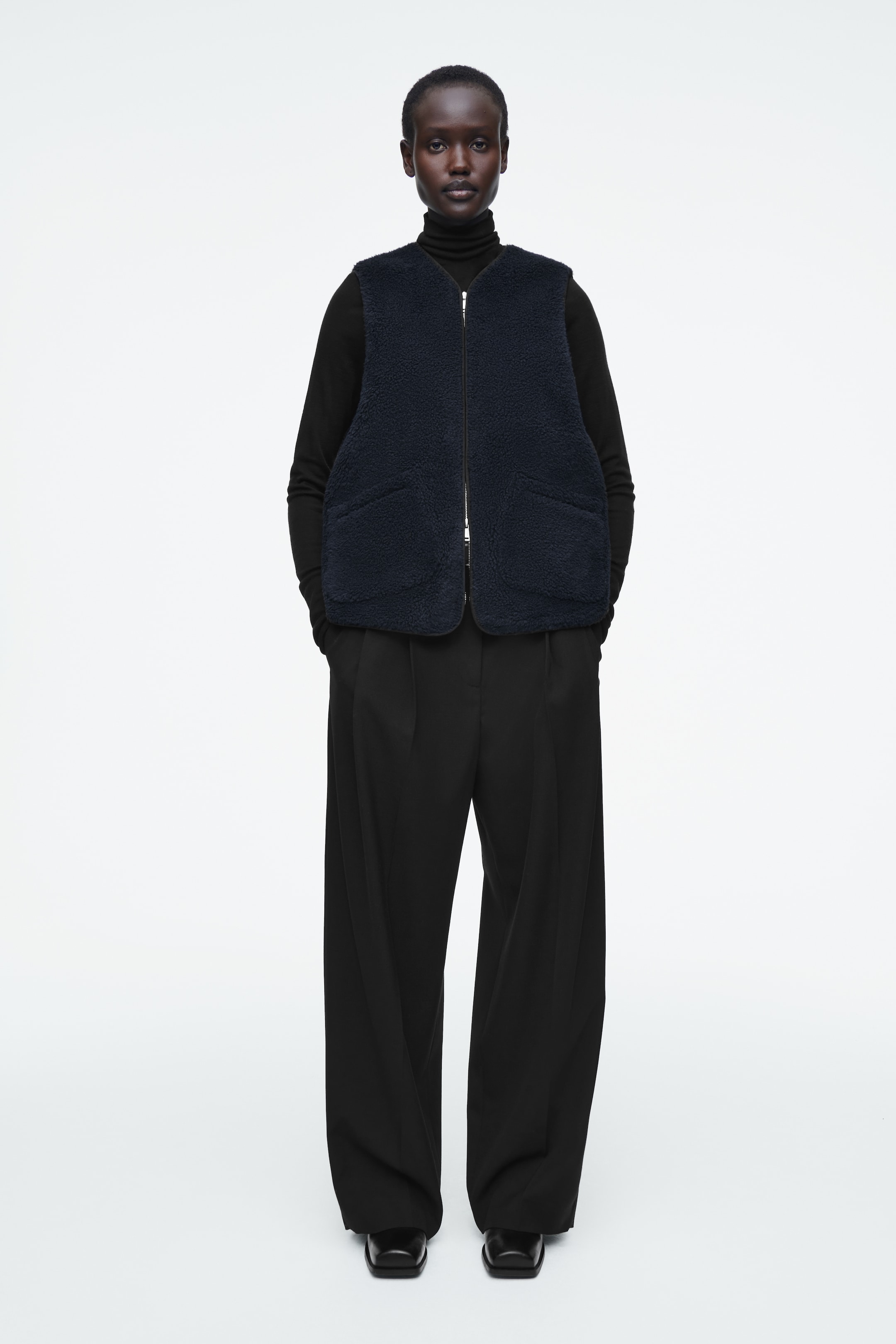Visualizza immagine più grande: GILET OVERSIZE IN SHEARLING SINTETICO - BLU NAVY - DONNA | H&M IT 2