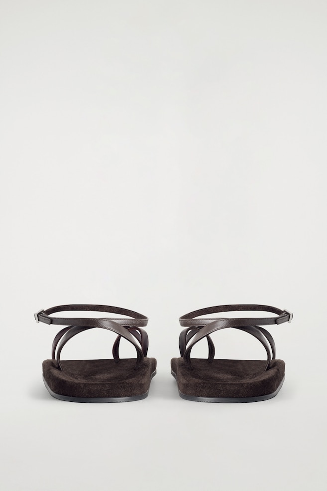 MINIMAL LEATHER SANDALS — BROWN