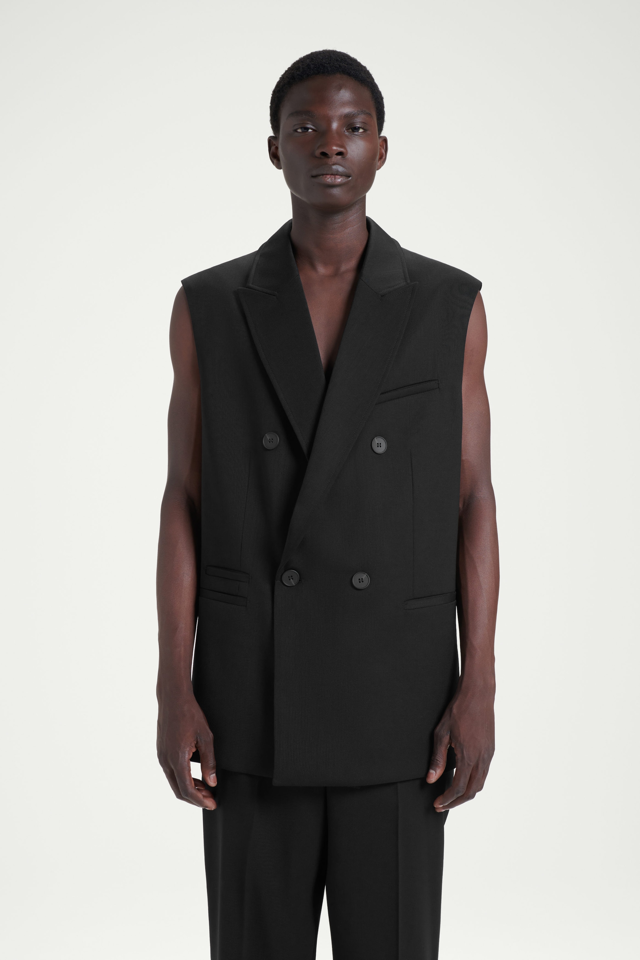 THE SLEEVELESS DOUBLE-BREASTED BLAZER