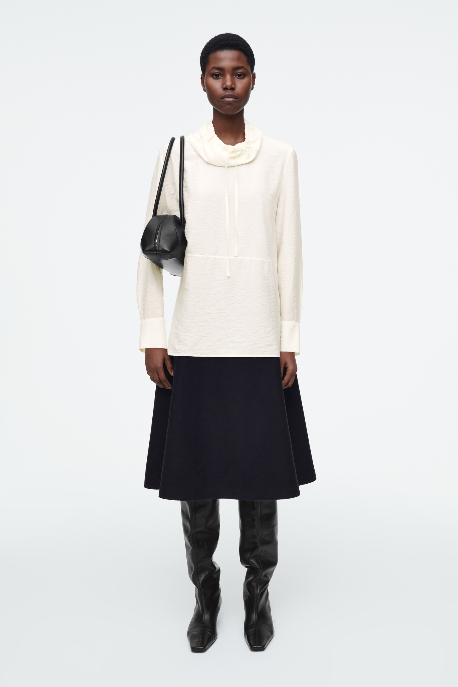 BLUSA CON CUELLO DE EMBUDO Y CORDÓN DE AJUSTE - MARFIL - 5