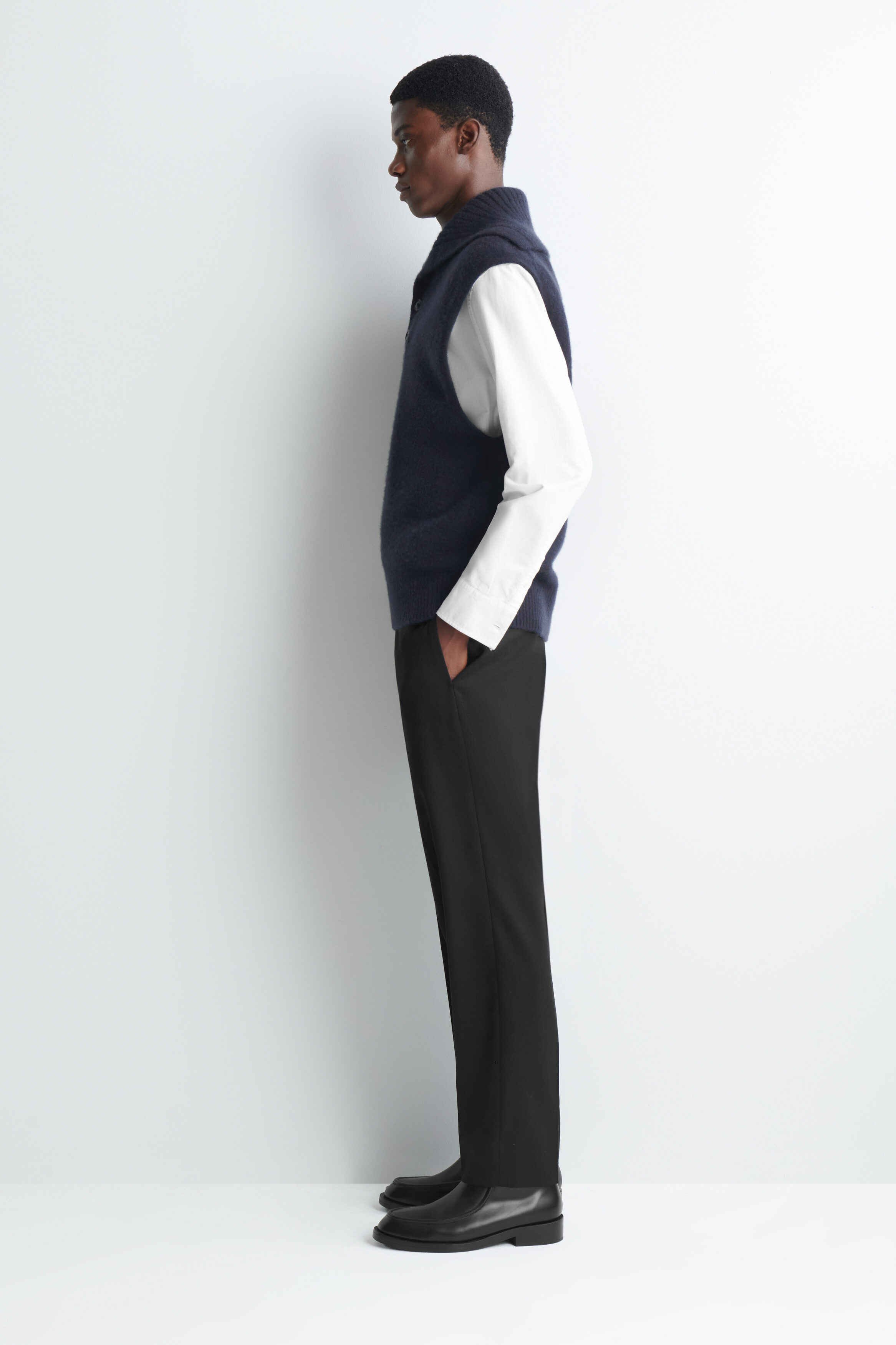 BUTTONED CASHMERE MOCK-NECK TANK - MIDNIGHT | COS US