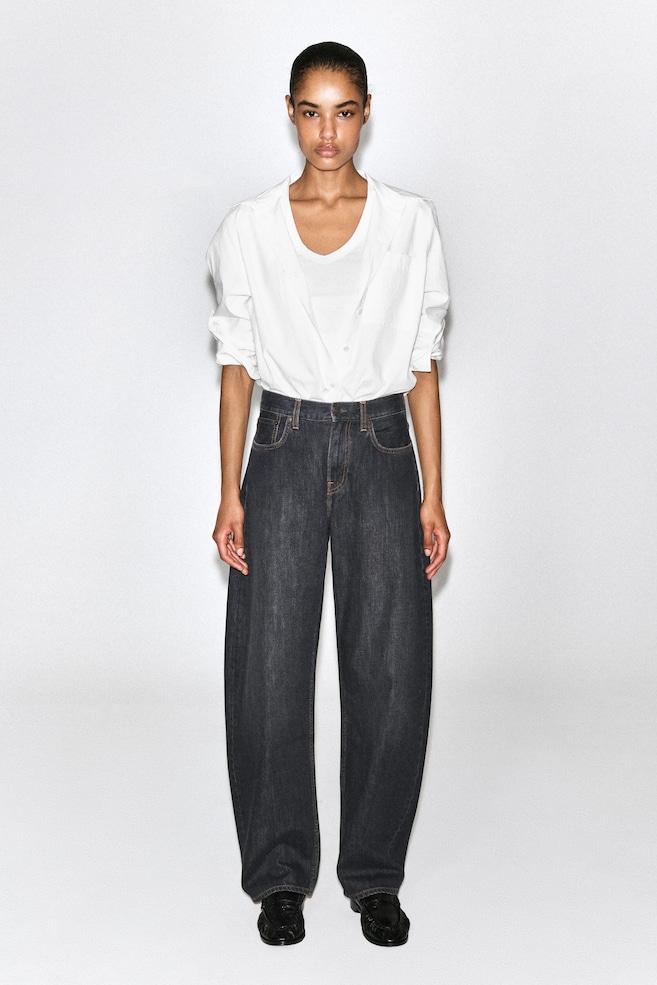 INLET CURVED-LEG JEANS — DARK GRAY
