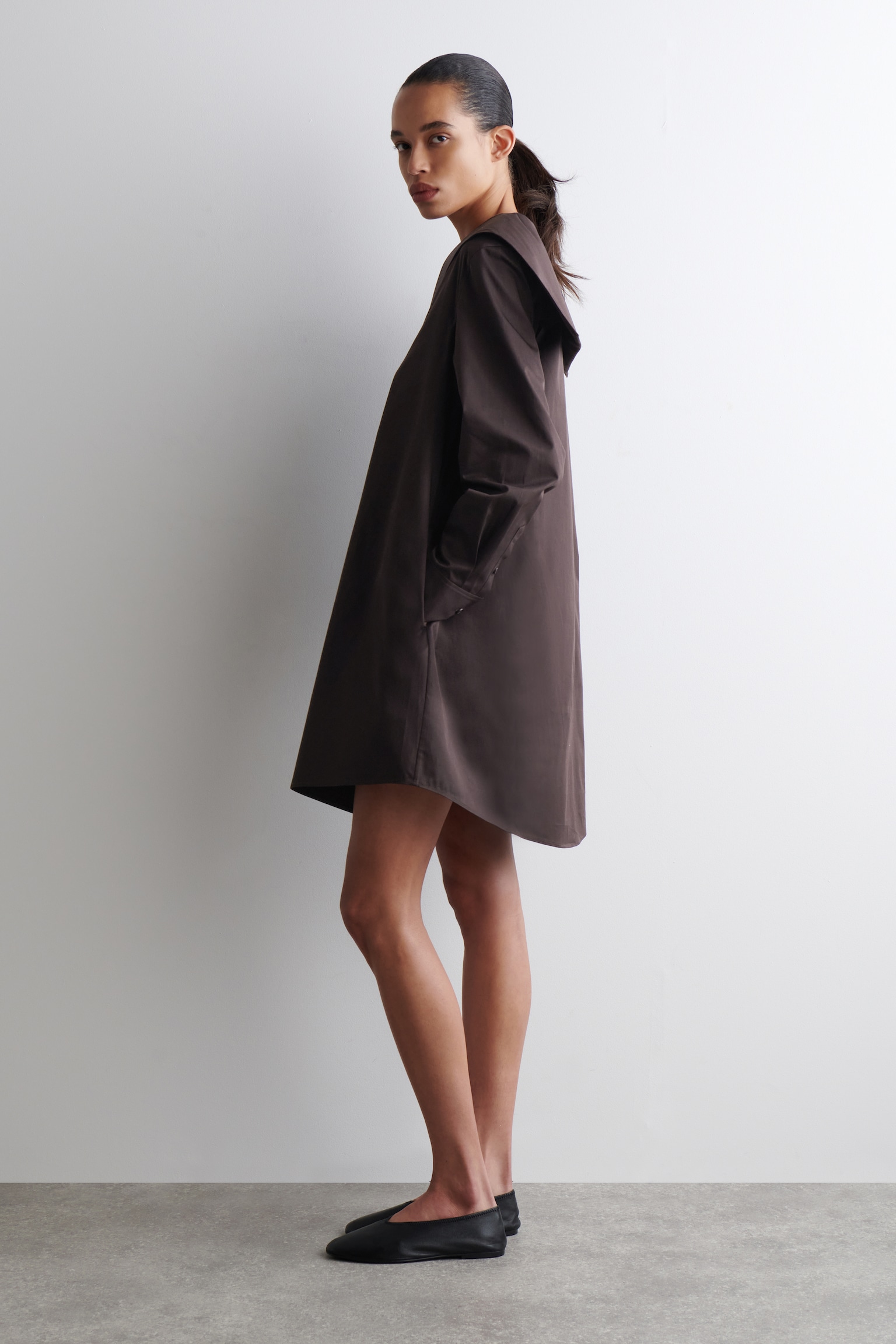 VESTIDO DE ALGODÓN CON CUELLO MARINERO - MARRÓN OSCURO - 3