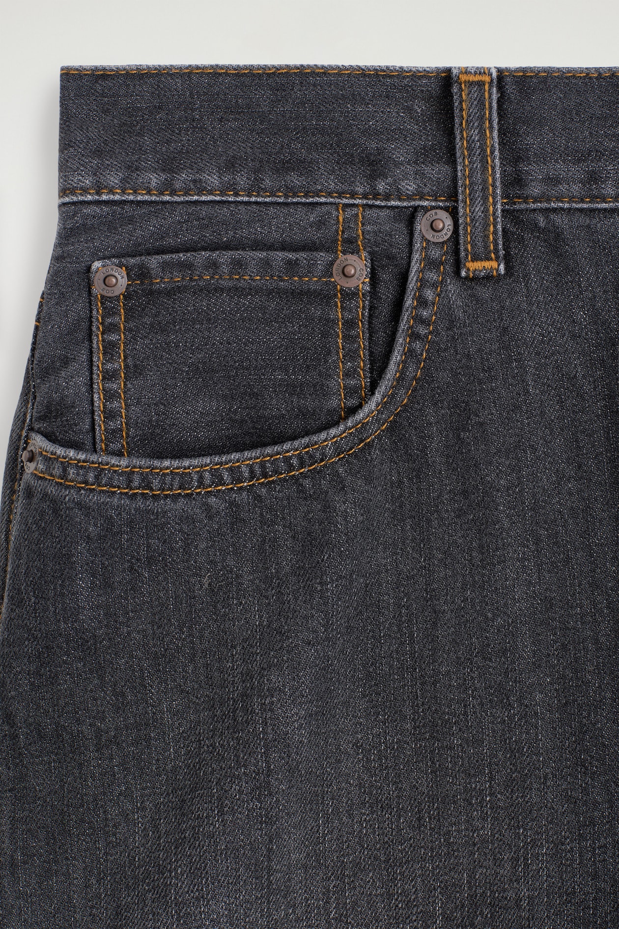 INLET CURVED-LEG JEANS — DARK GRAY