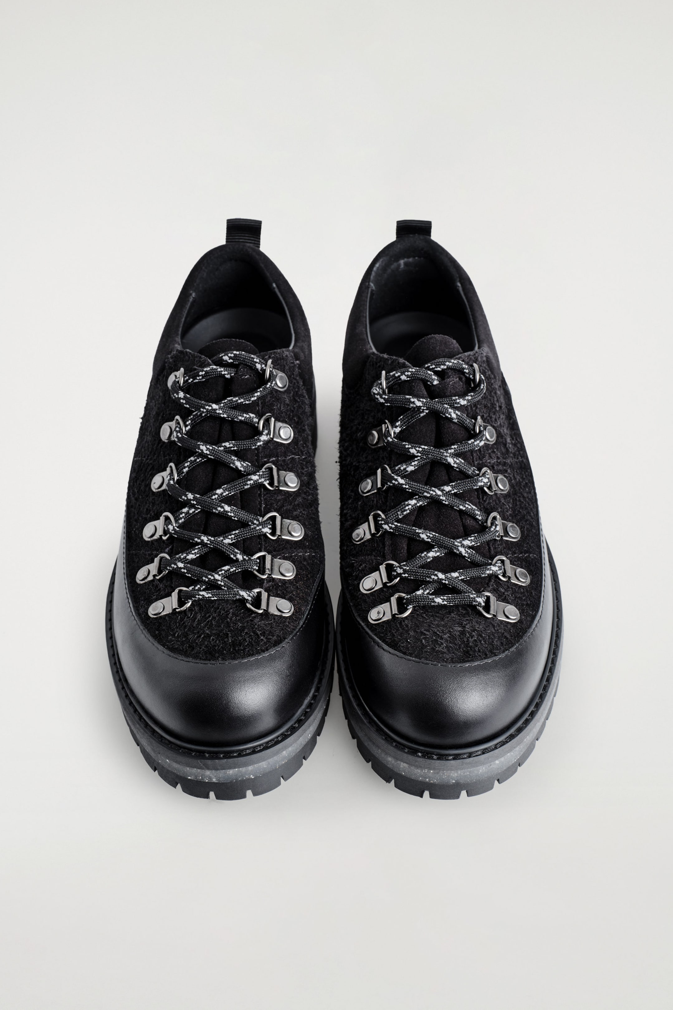 LEATHER HIKING SHOES